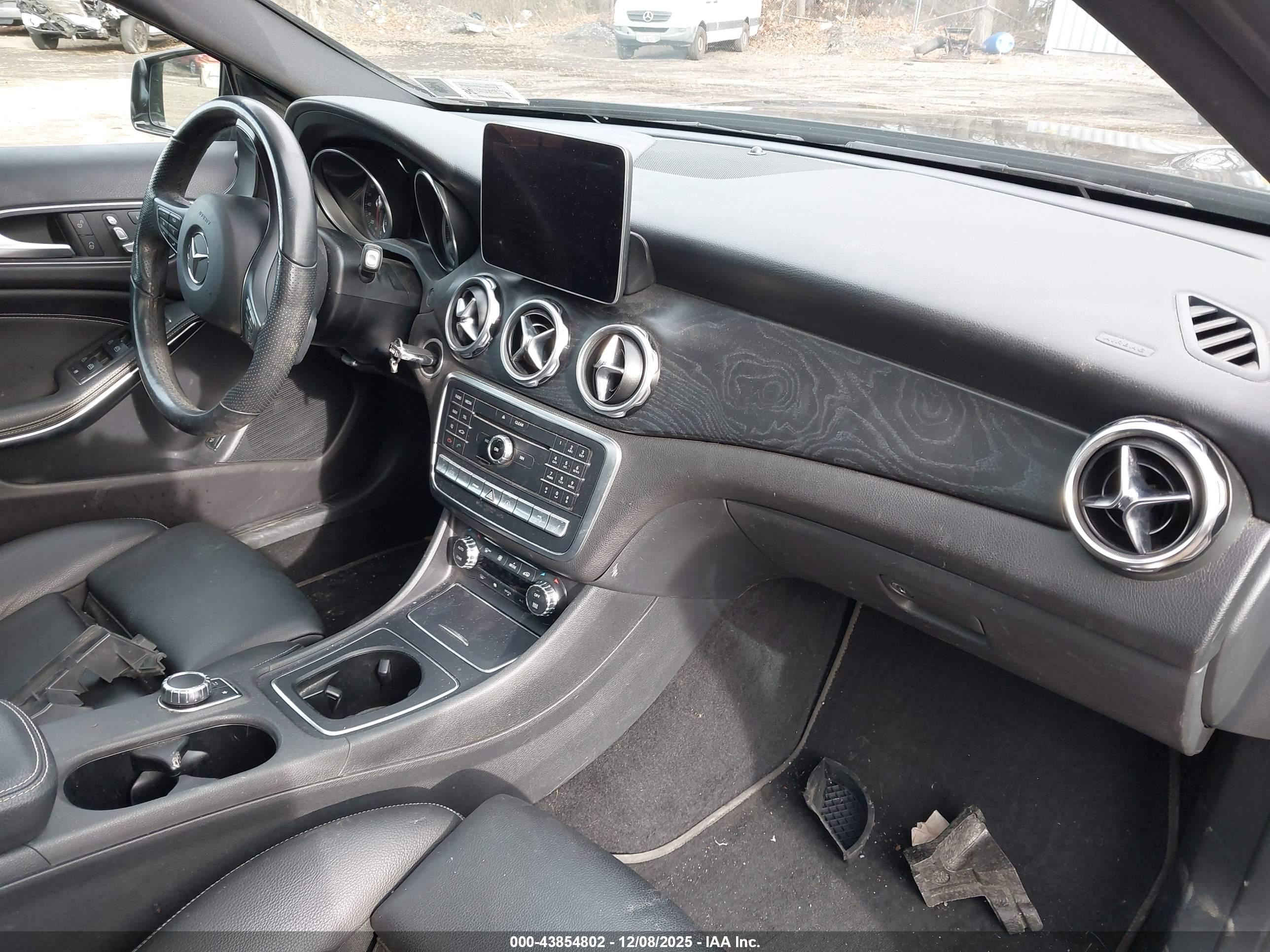 MERCEDES-BENZ GLA image 5