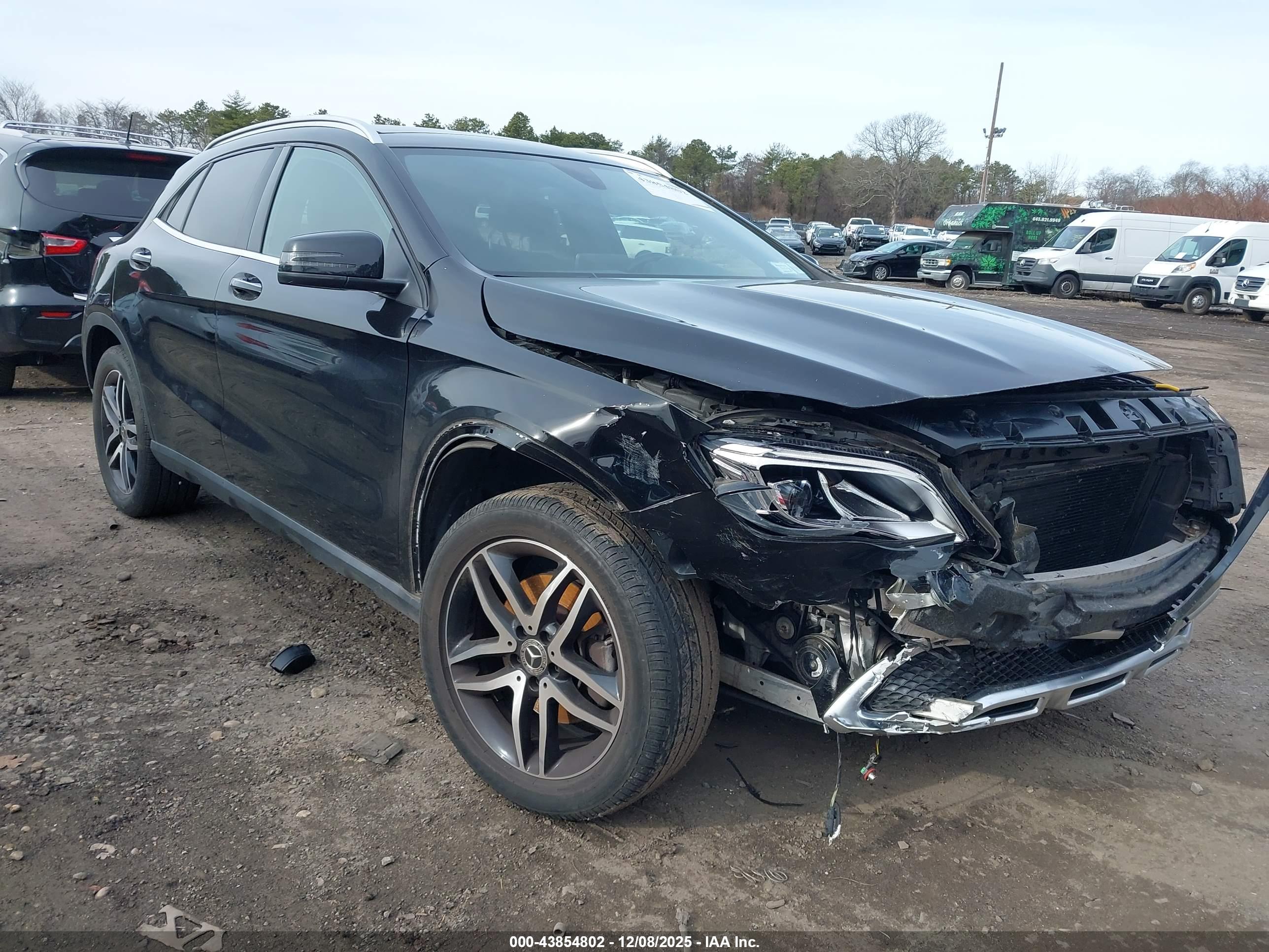 MERCEDES-BENZ GLA image 6