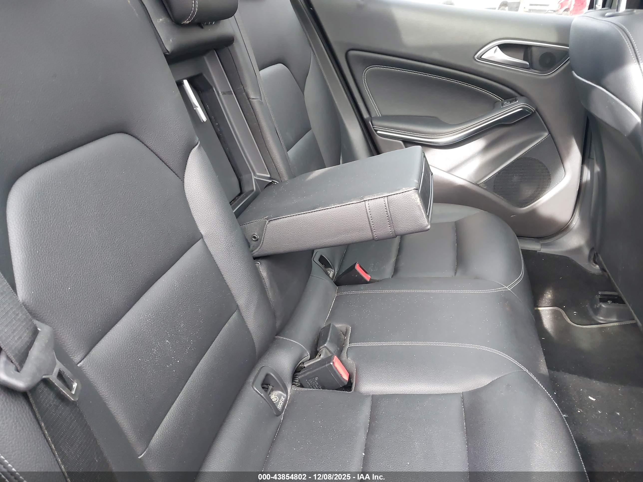 MERCEDES-BENZ GLA image 8