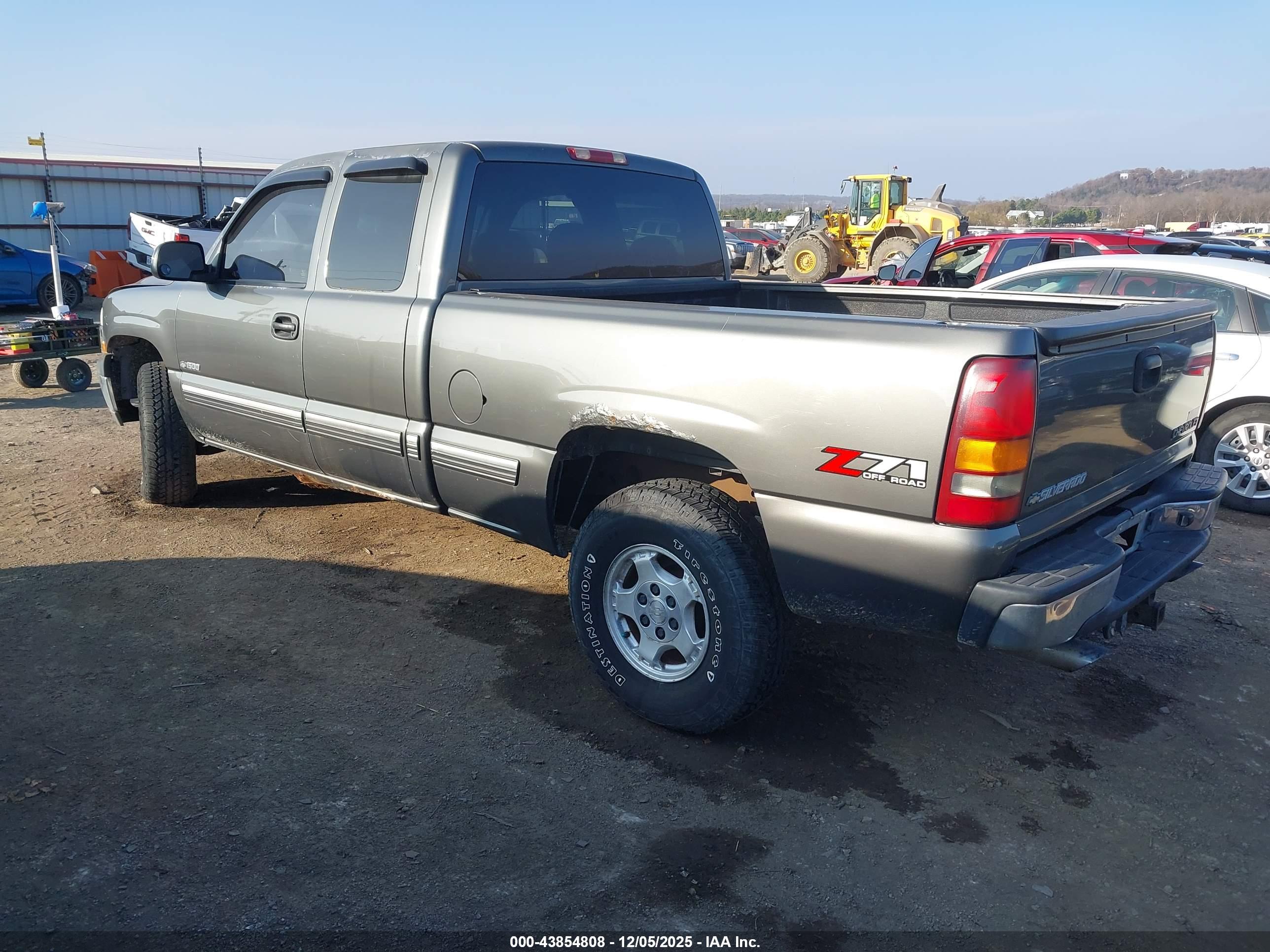 CHEVROLET SILVERADO image 3