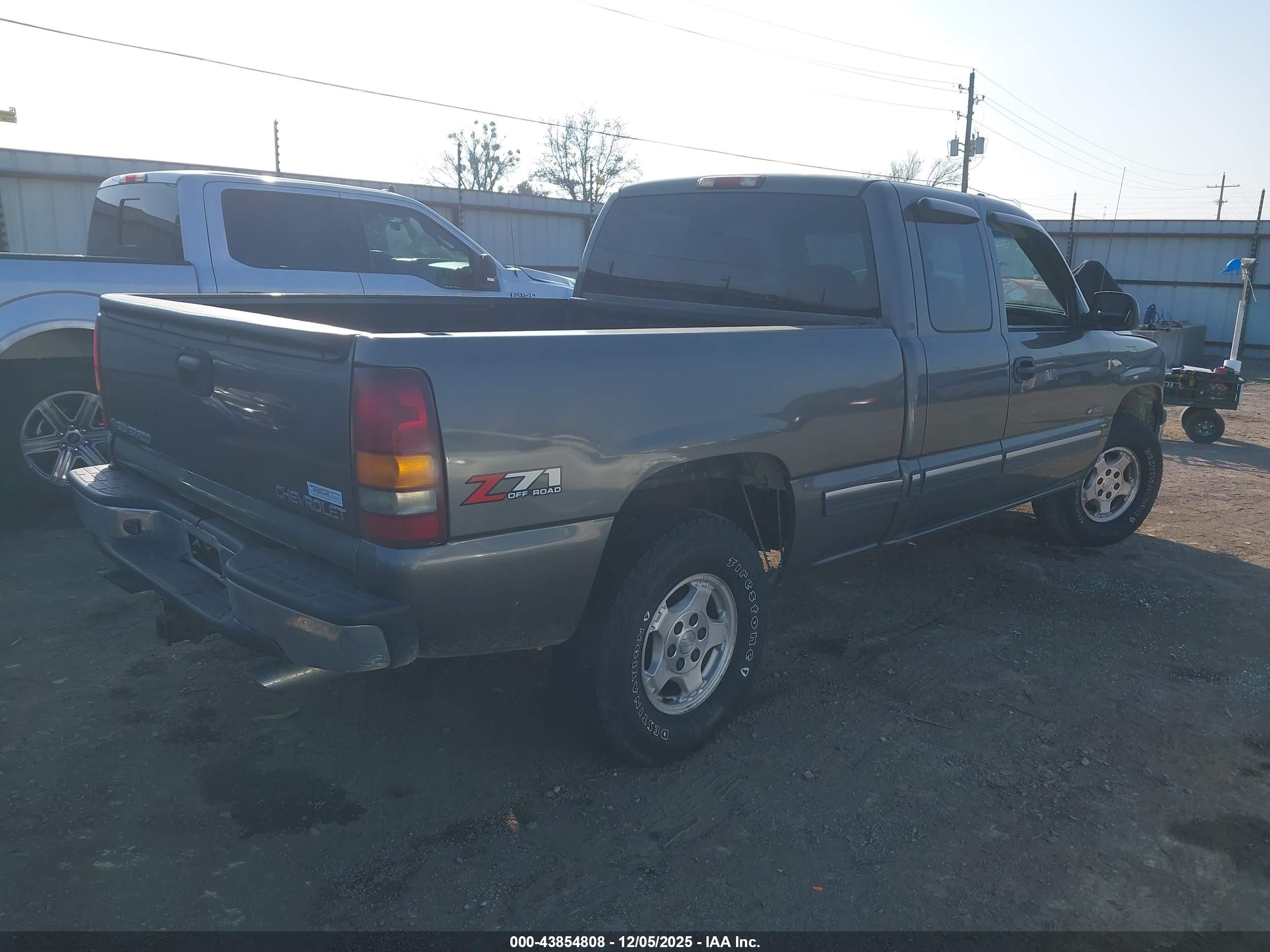 CHEVROLET SILVERADO image 4