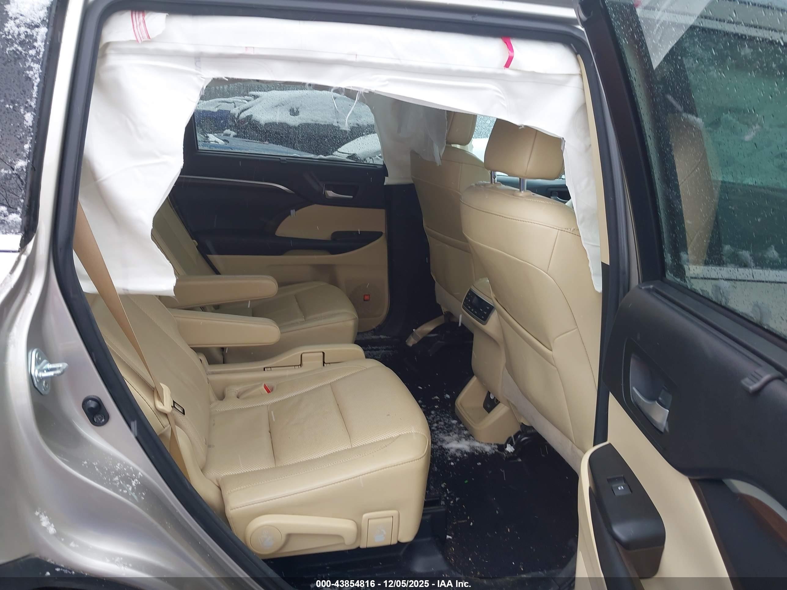TOYOTA HIGHLANDER image 8