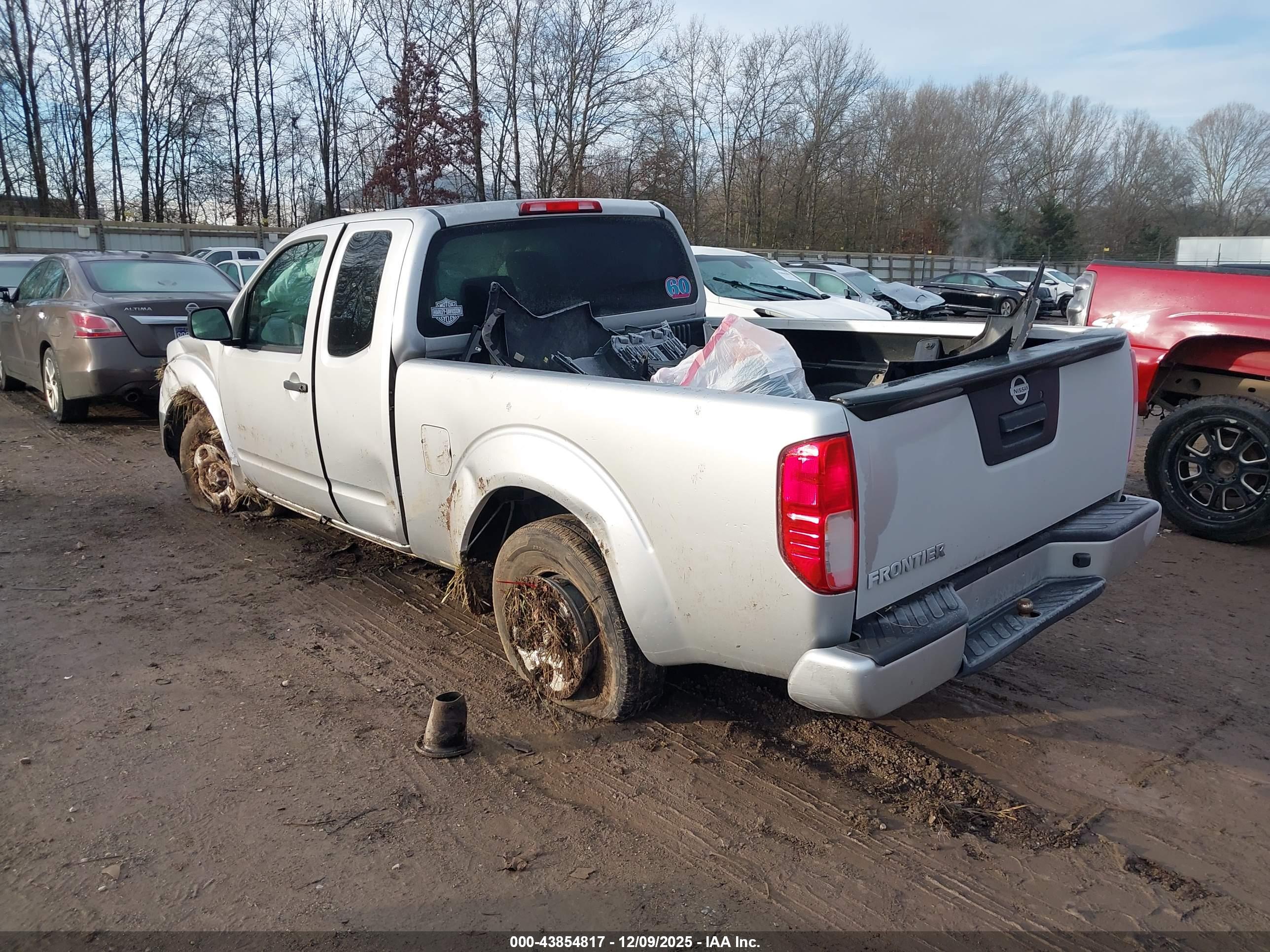 NISSAN FRONTIER image 3