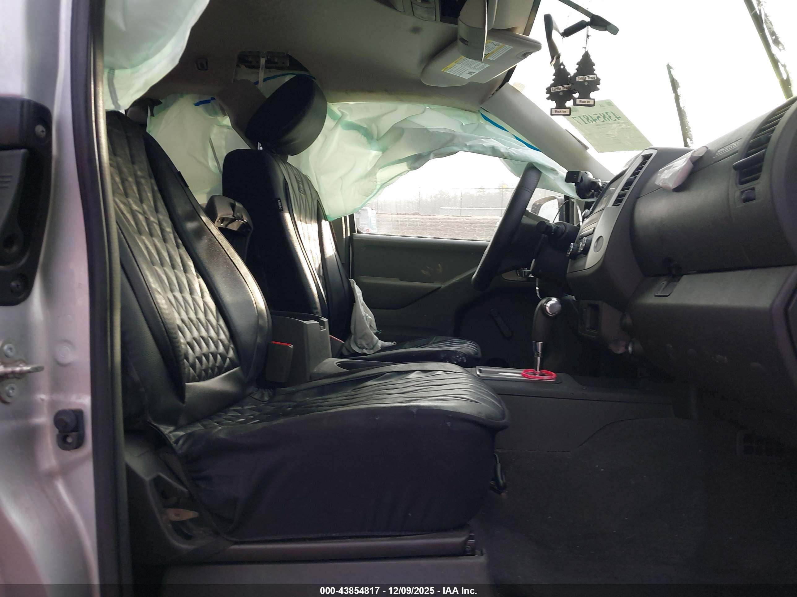 NISSAN FRONTIER image 5