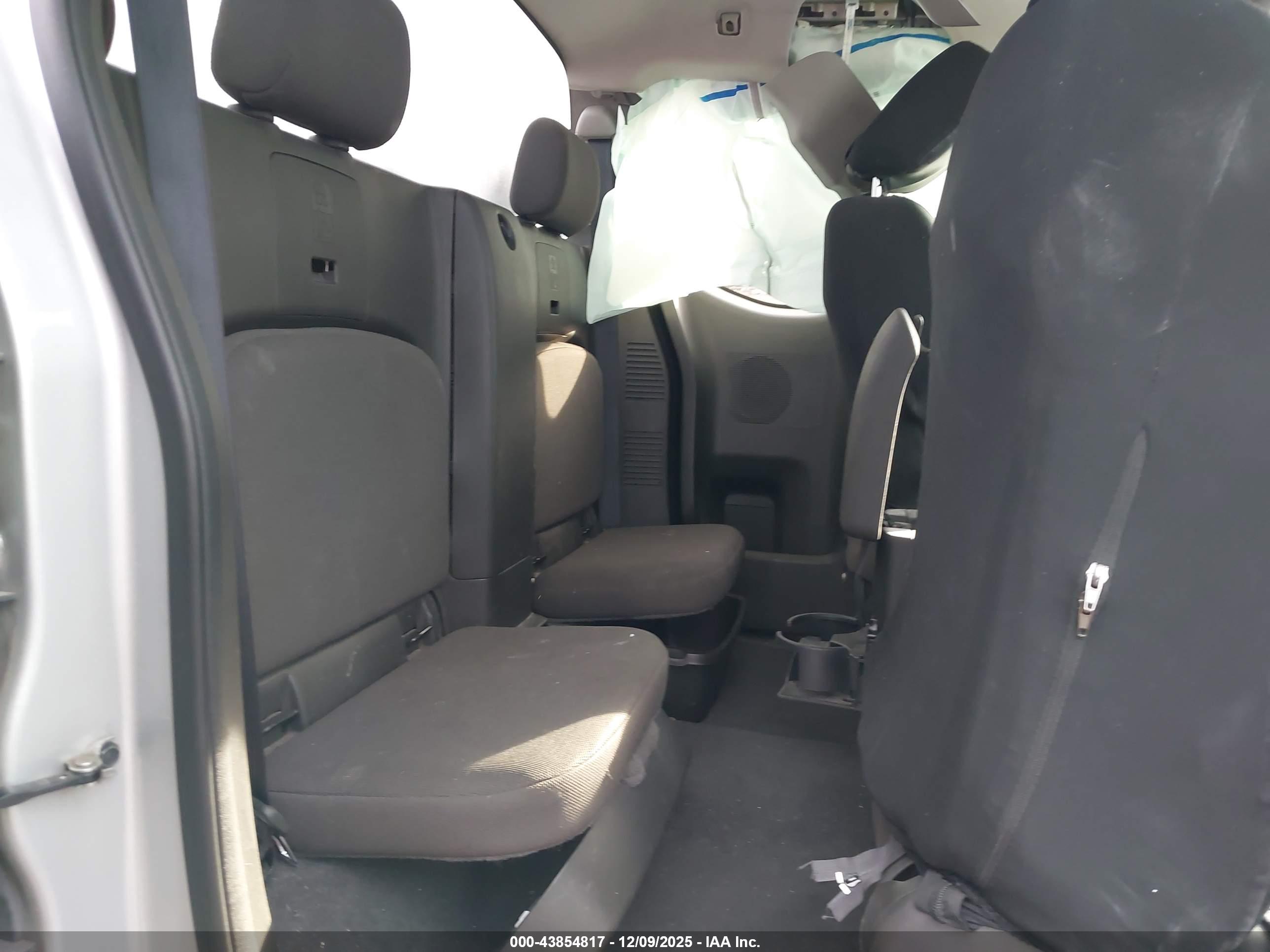 NISSAN FRONTIER image 8