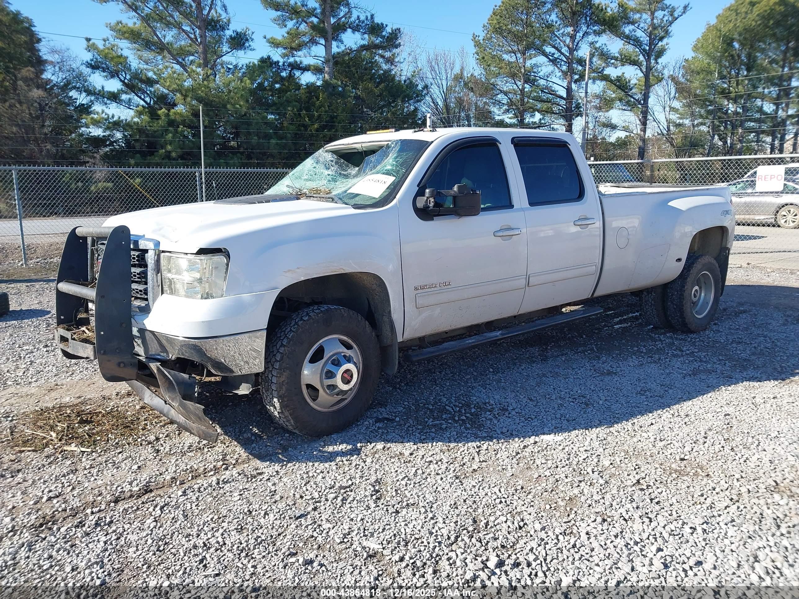 GMC SIERRA image 2