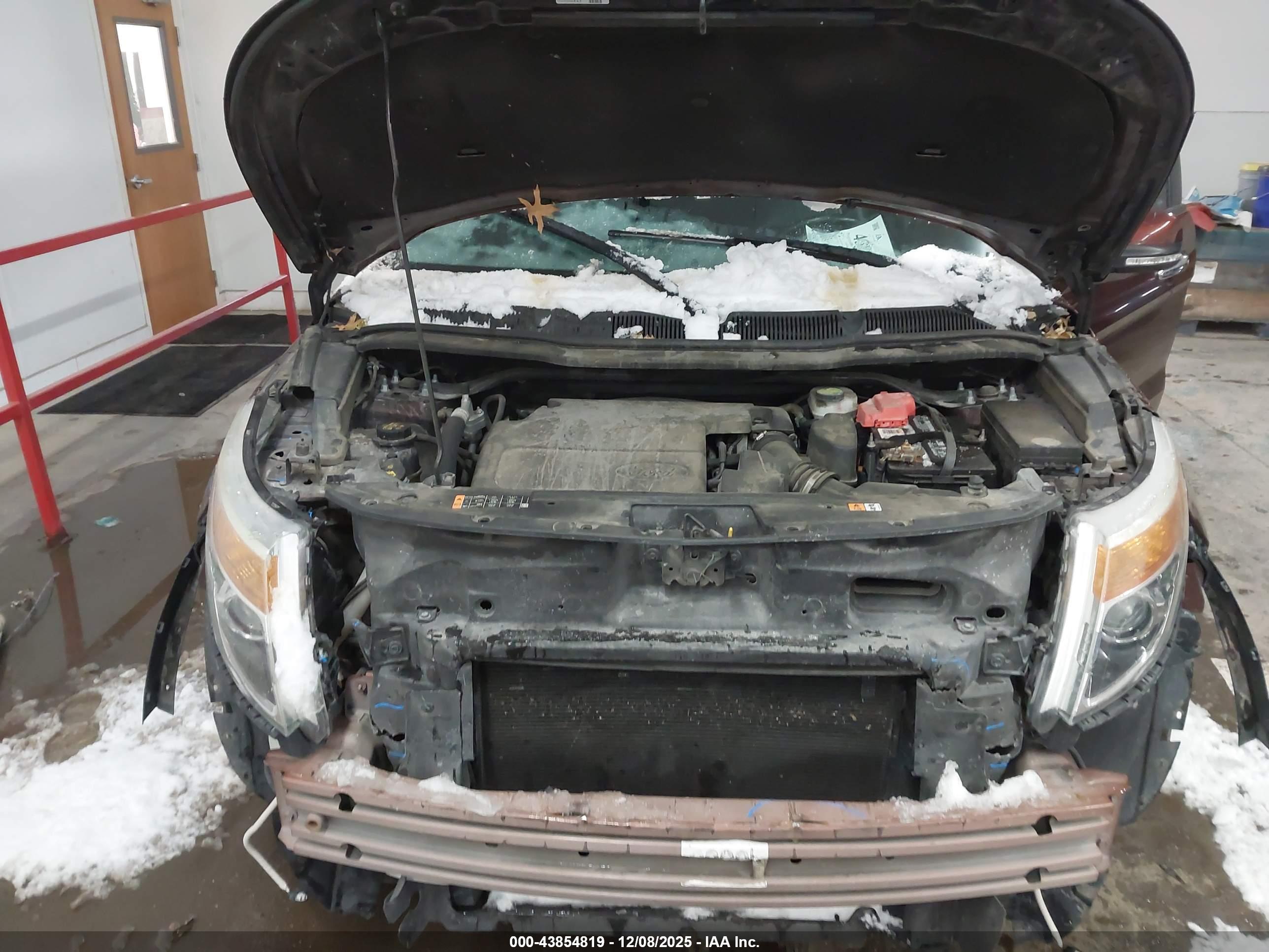 FORD EXPLORER image 10
