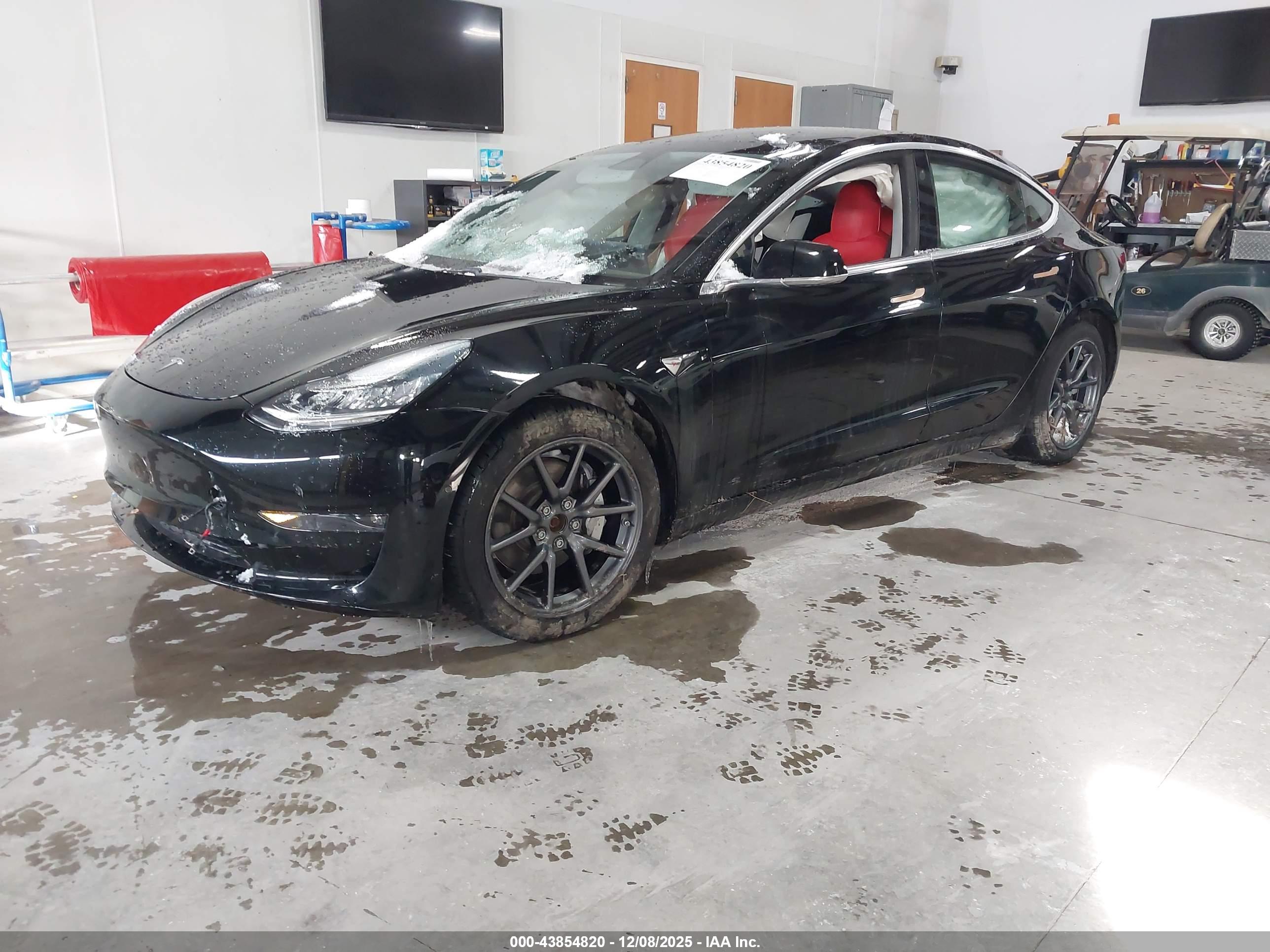 TESLA MODEL image 2