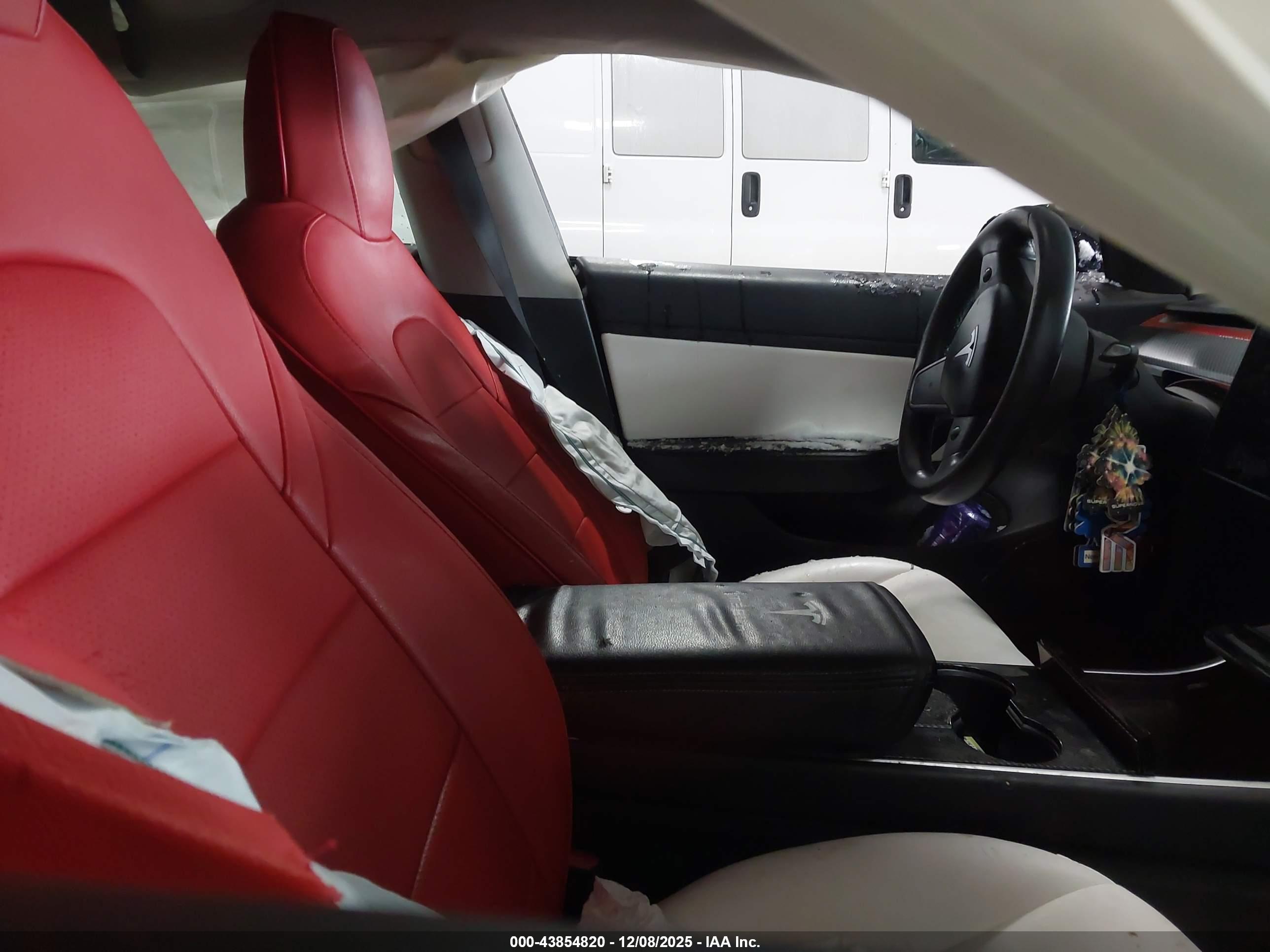 TESLA MODEL image 5