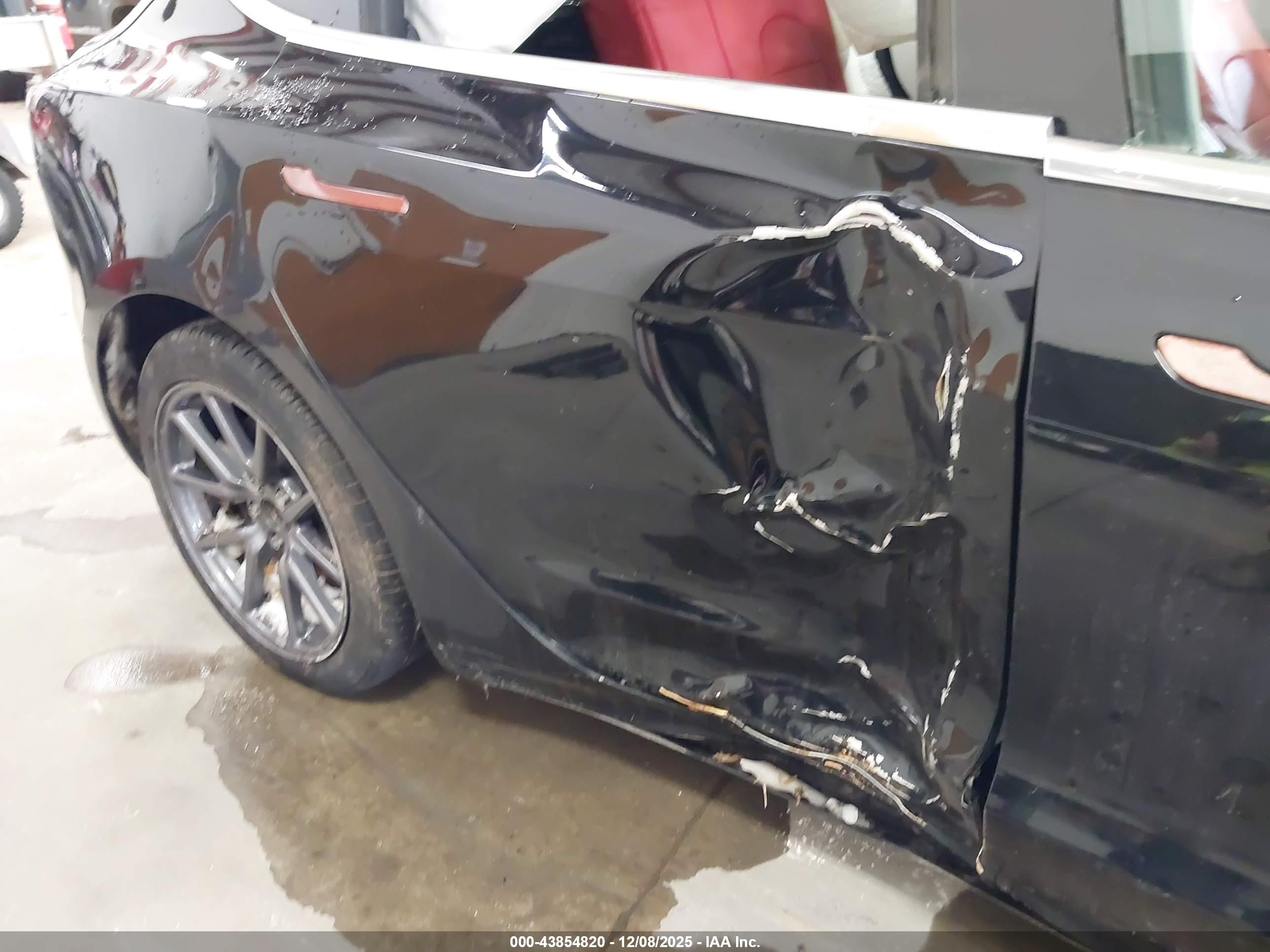 TESLA MODEL image 6