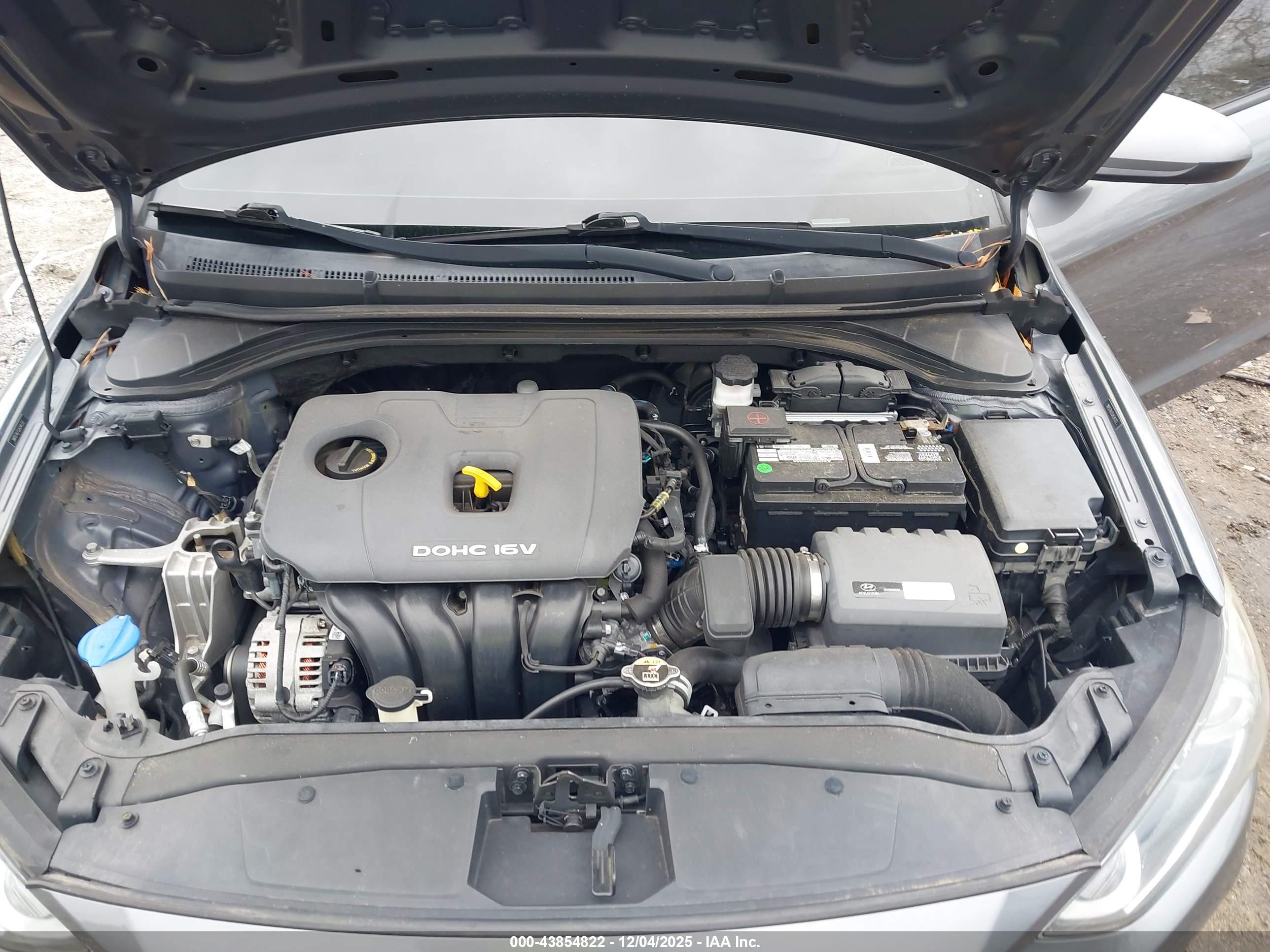 HYUNDAI ELANTRA image 10