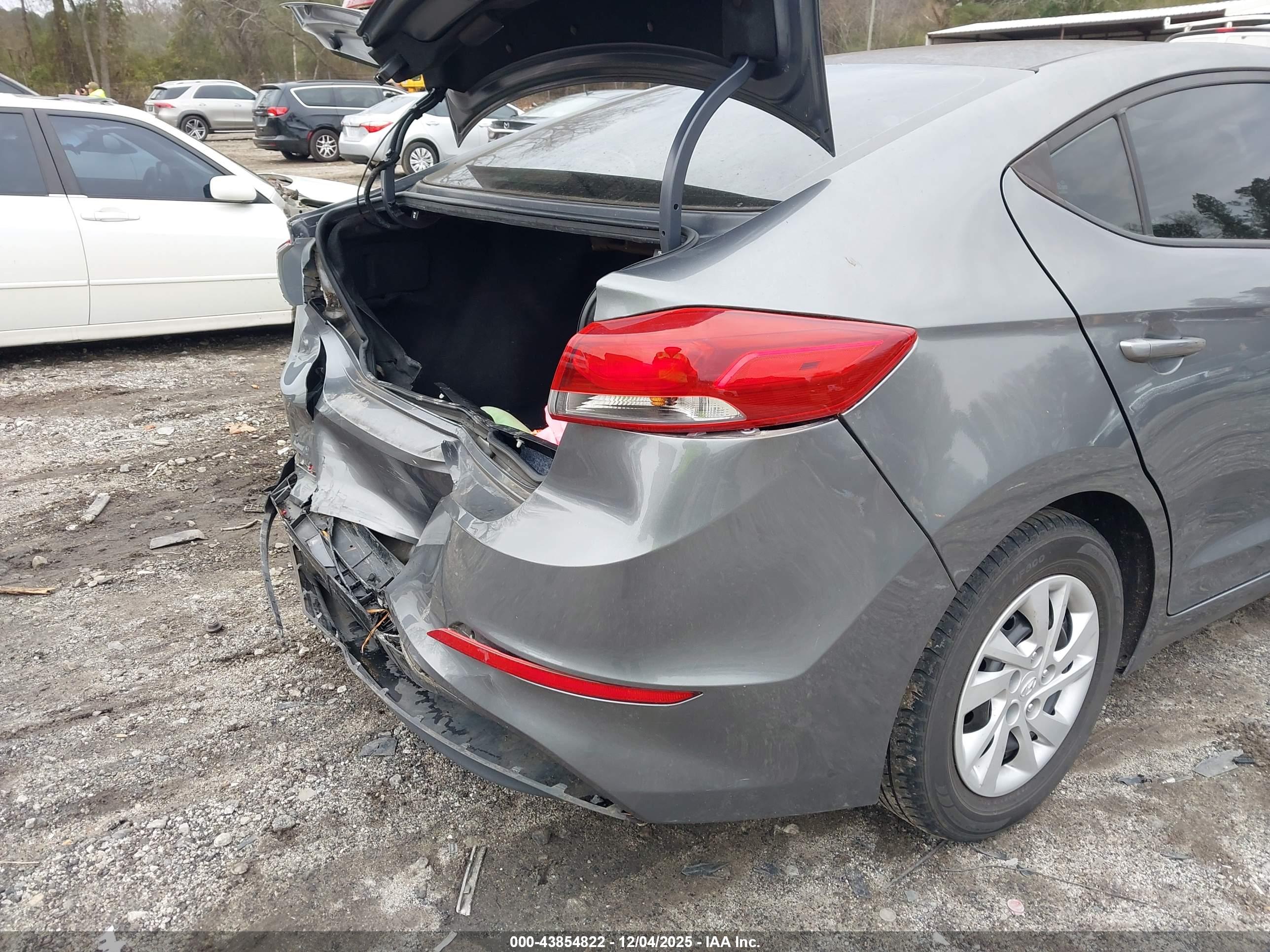 HYUNDAI ELANTRA image 6