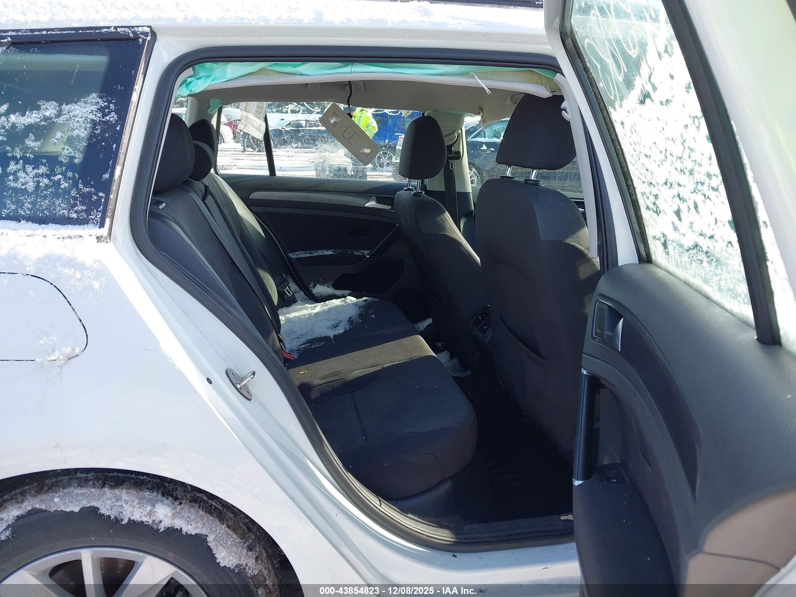 VOLKSWAGEN GOLF image 8