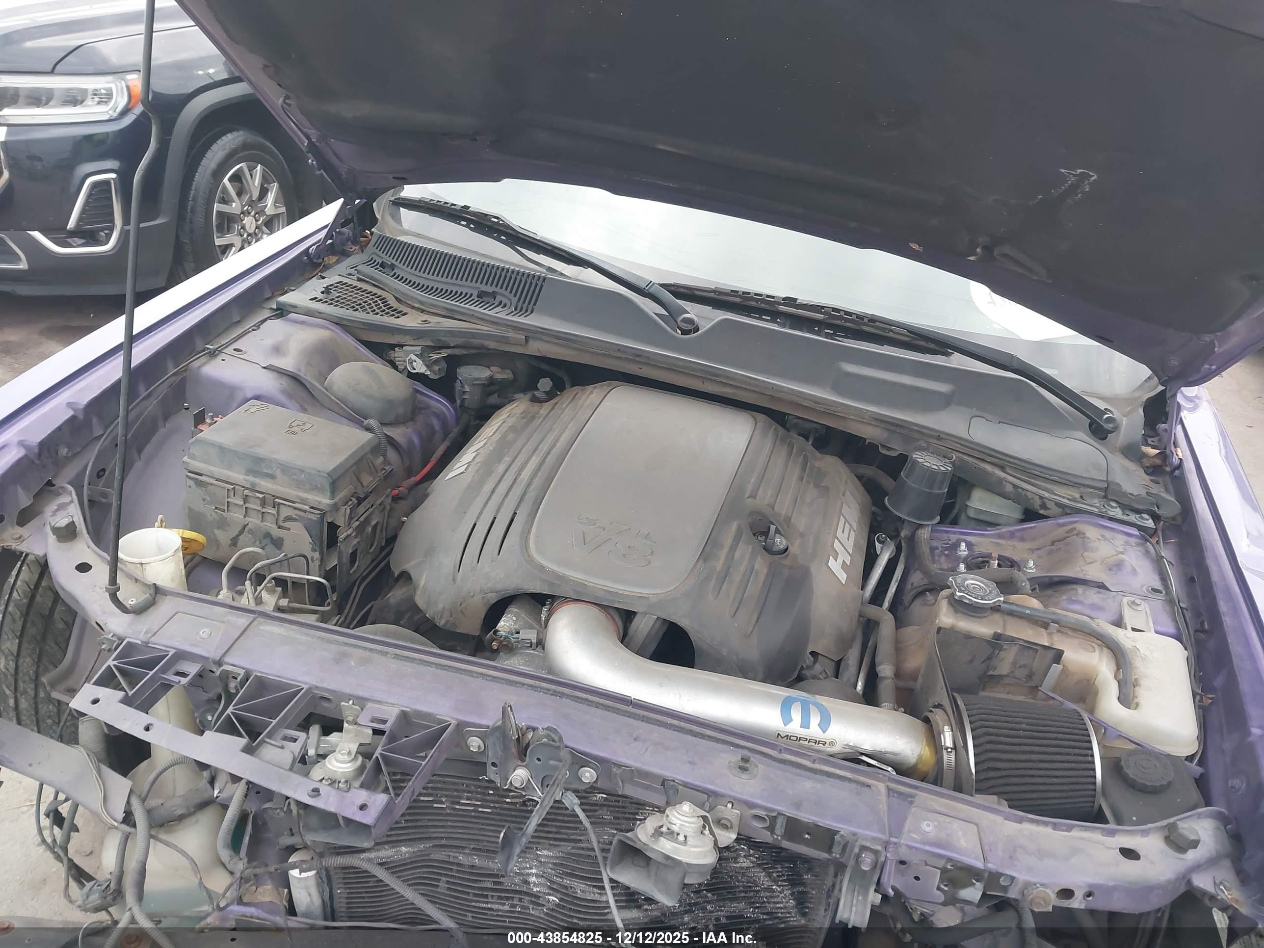 DODGE CHALLENGER image 10