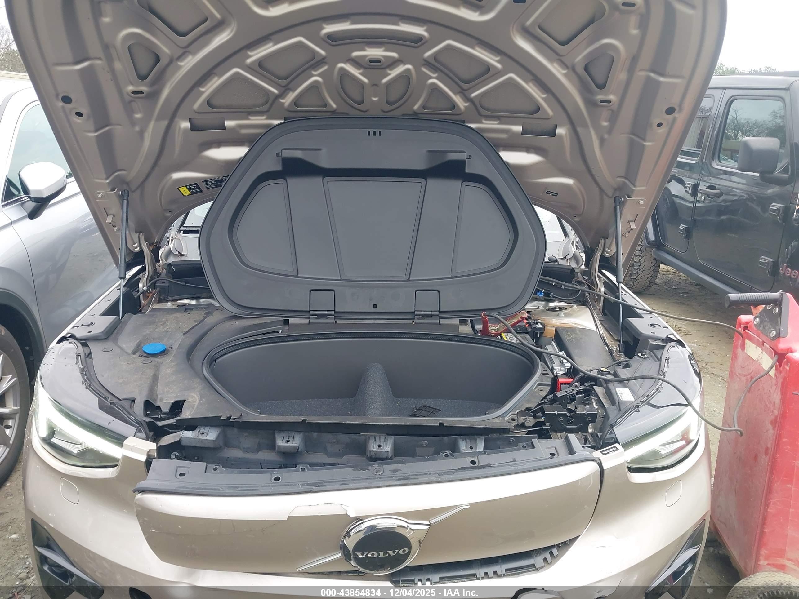 VOLVO XC40 image 10