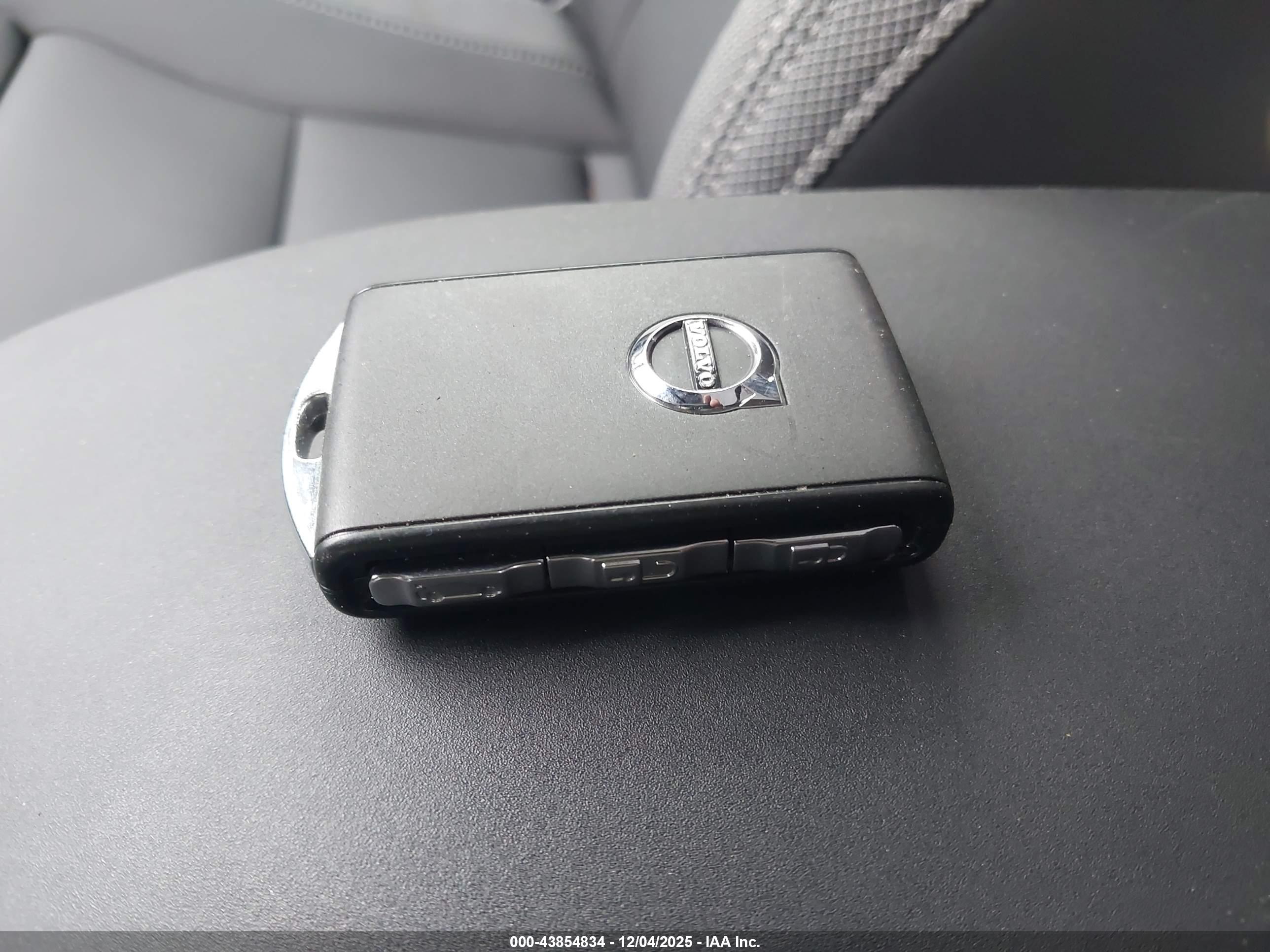 VOLVO XC40 image 11