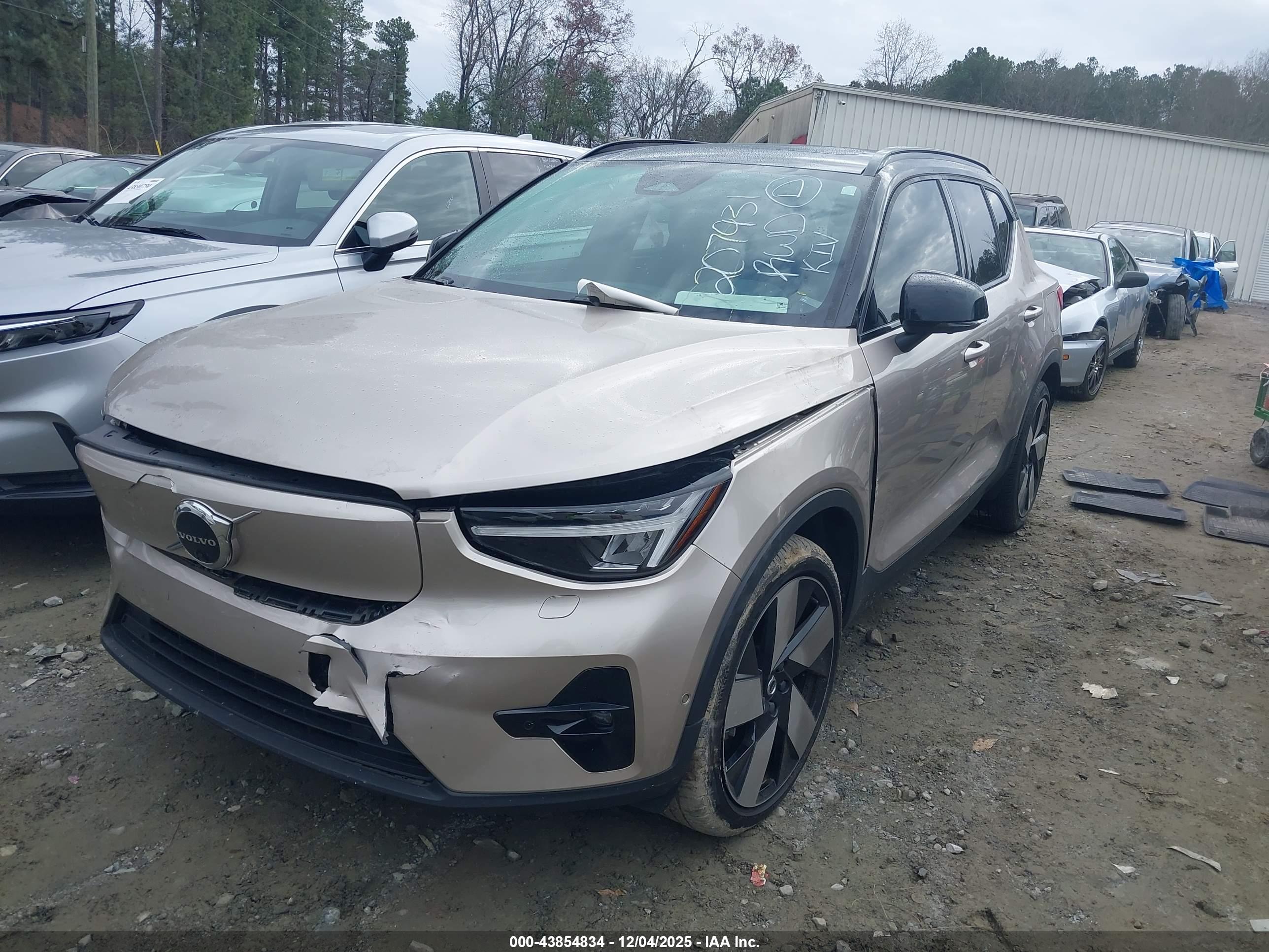 VOLVO XC40 image 2