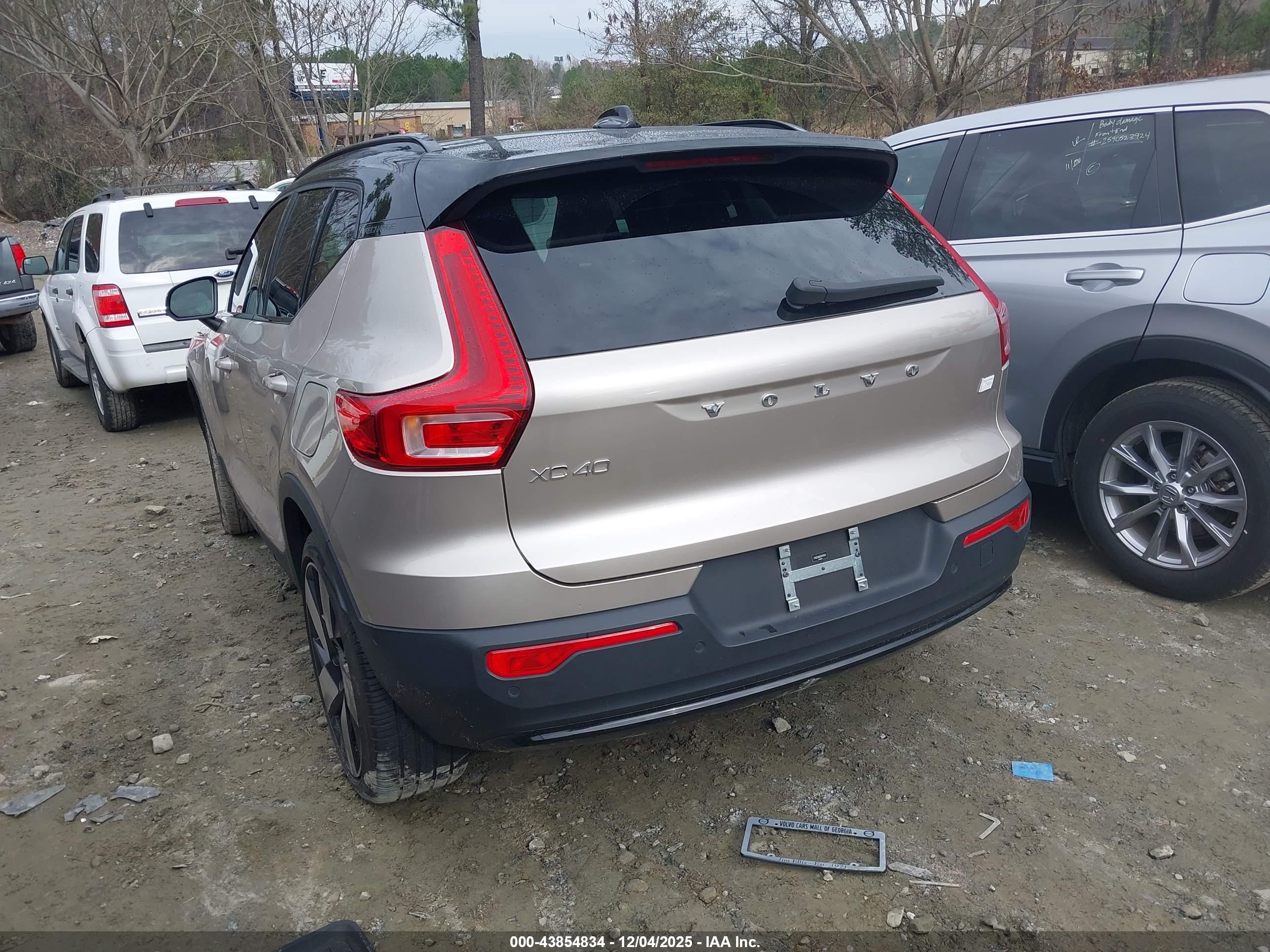 VOLVO XC40 image 3