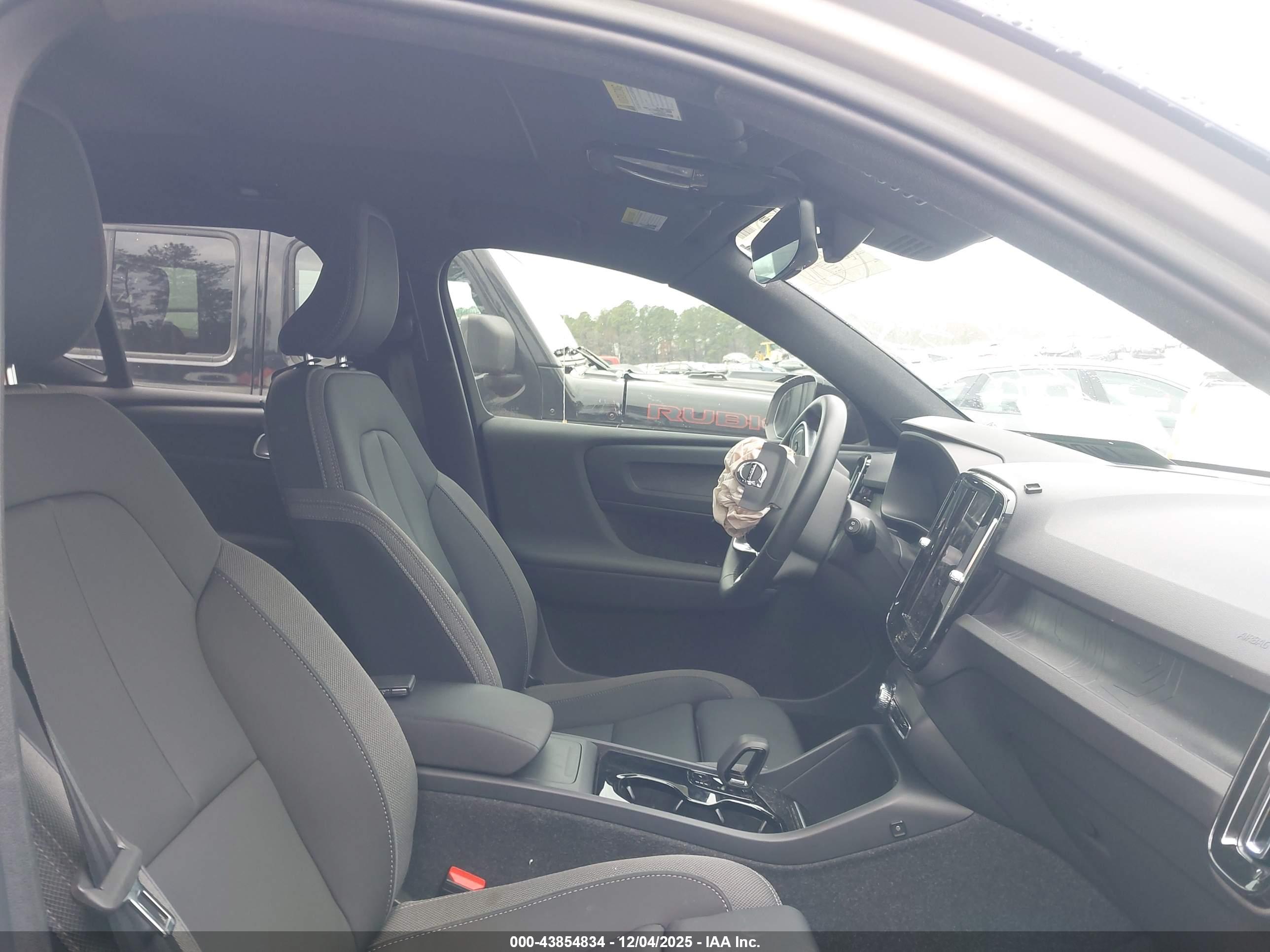 VOLVO XC40 image 5