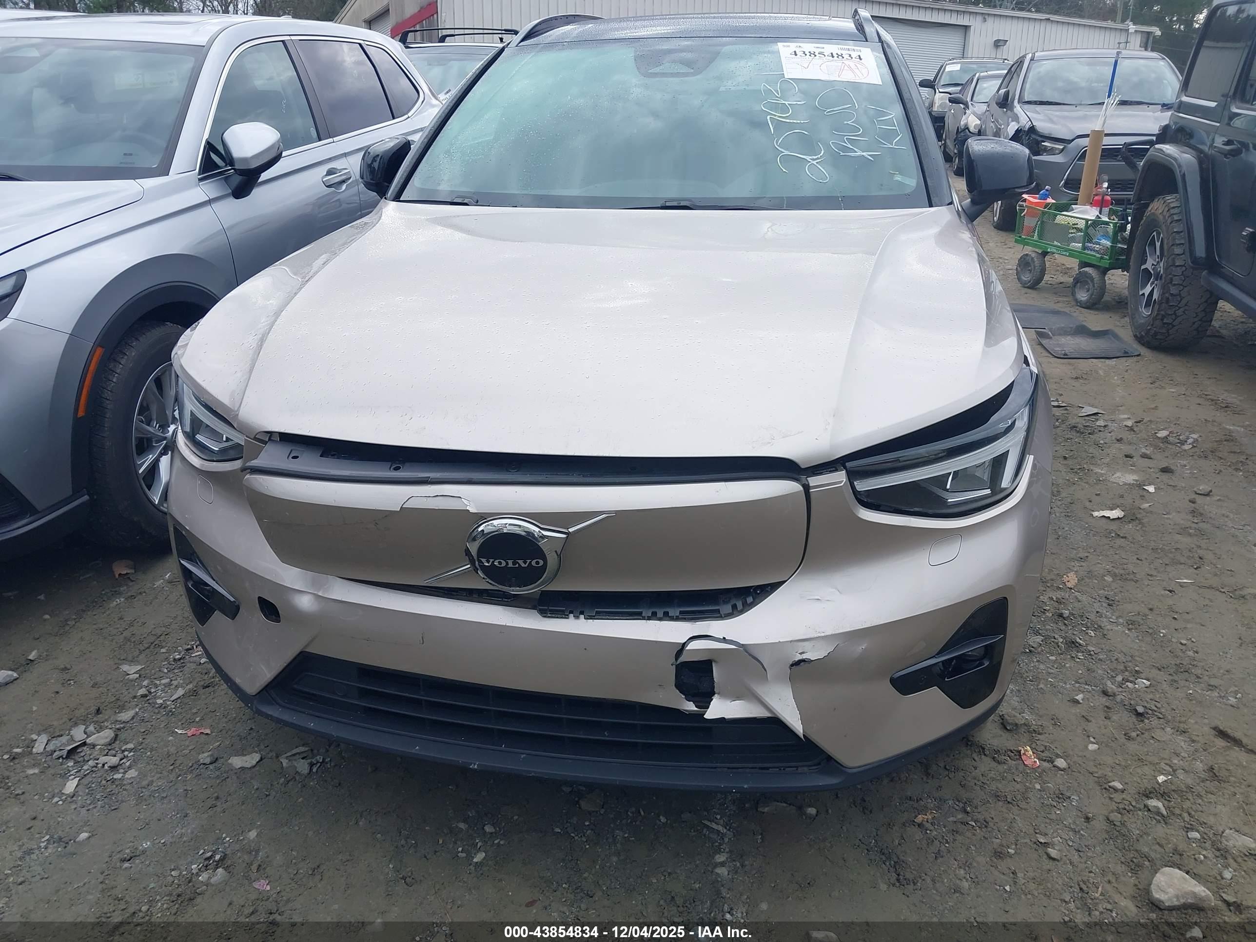 VOLVO XC40 image 6