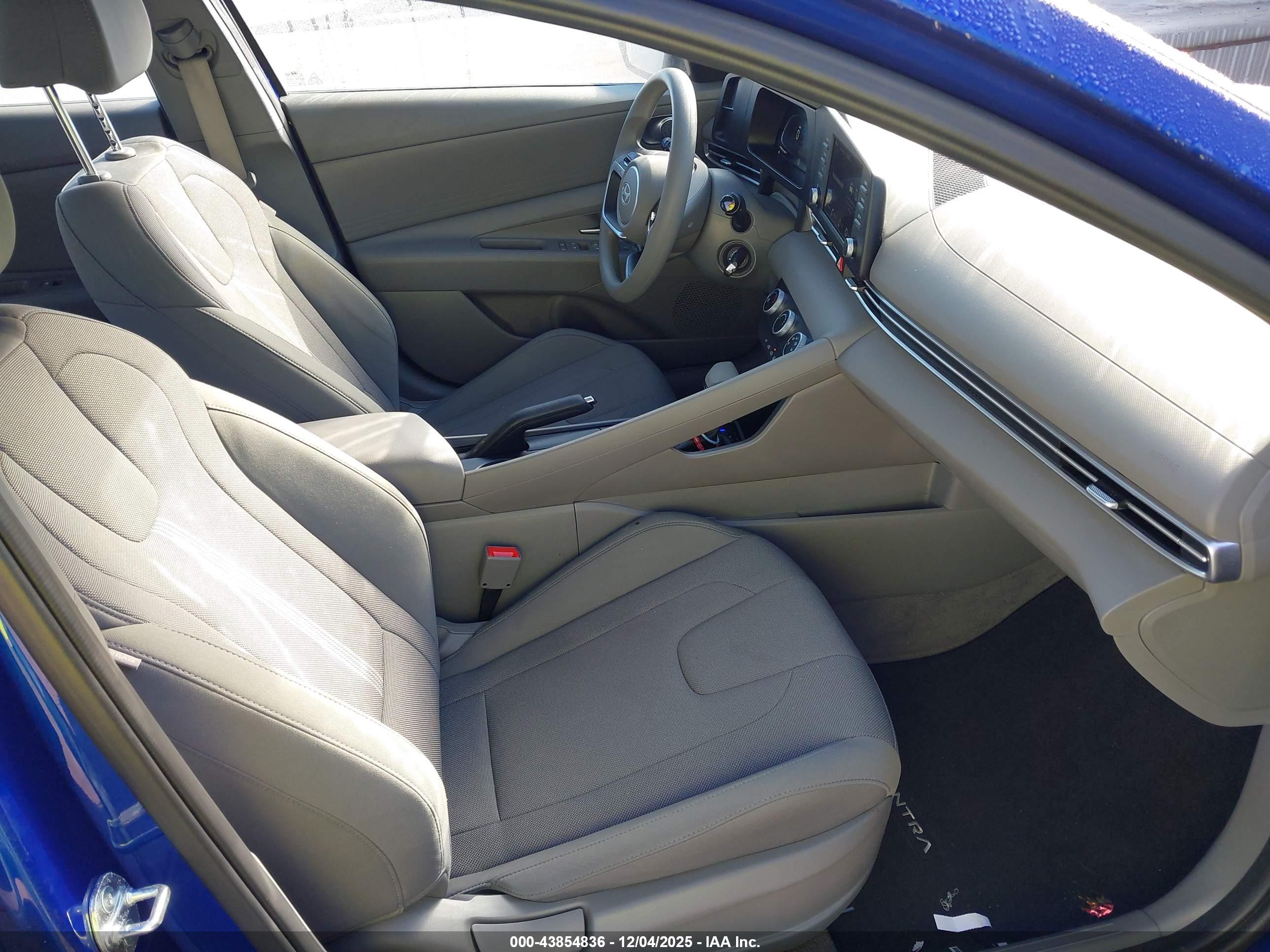 HYUNDAI ELANTRA image 5