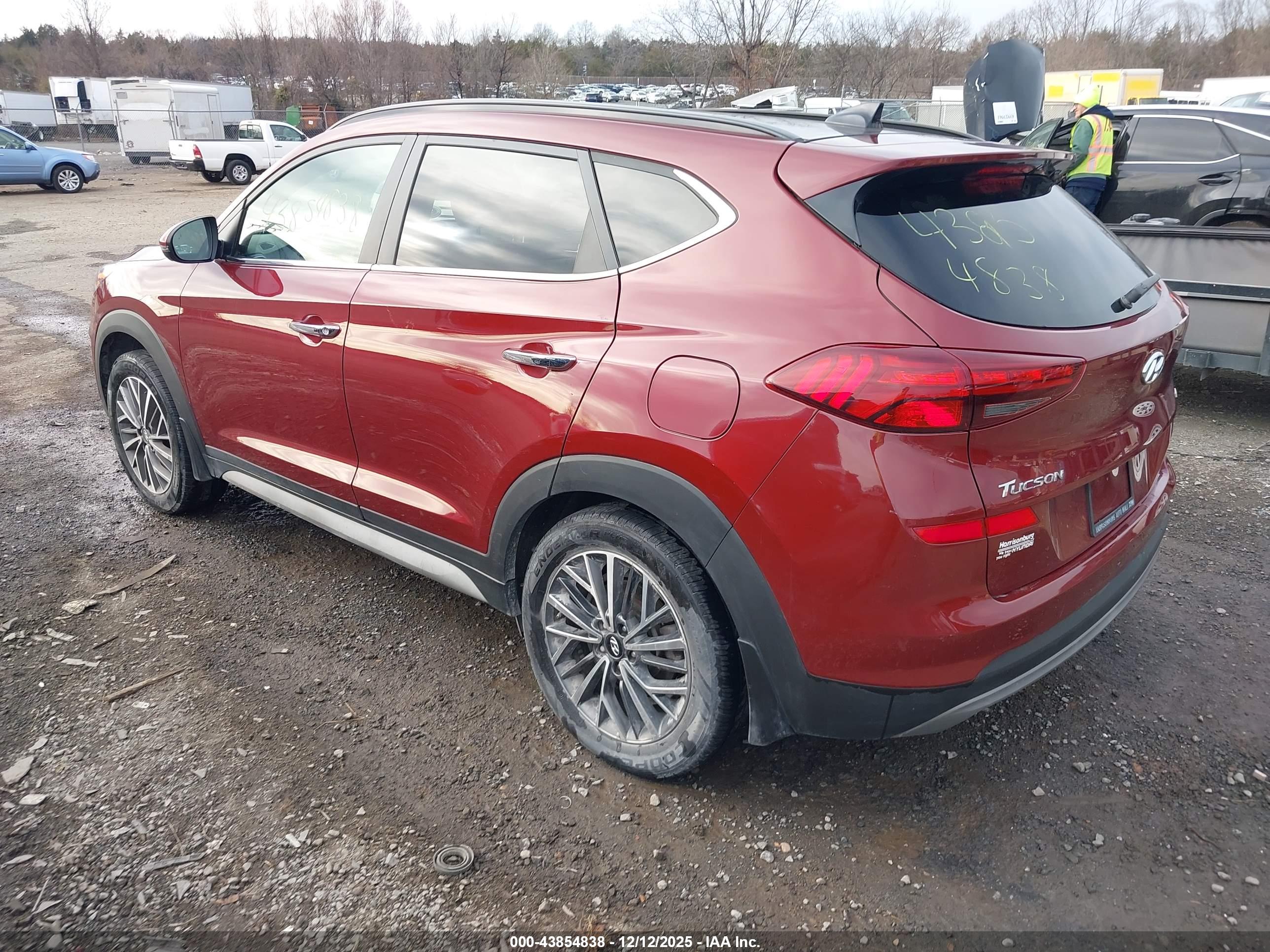 HYUNDAI TUCSON image 3