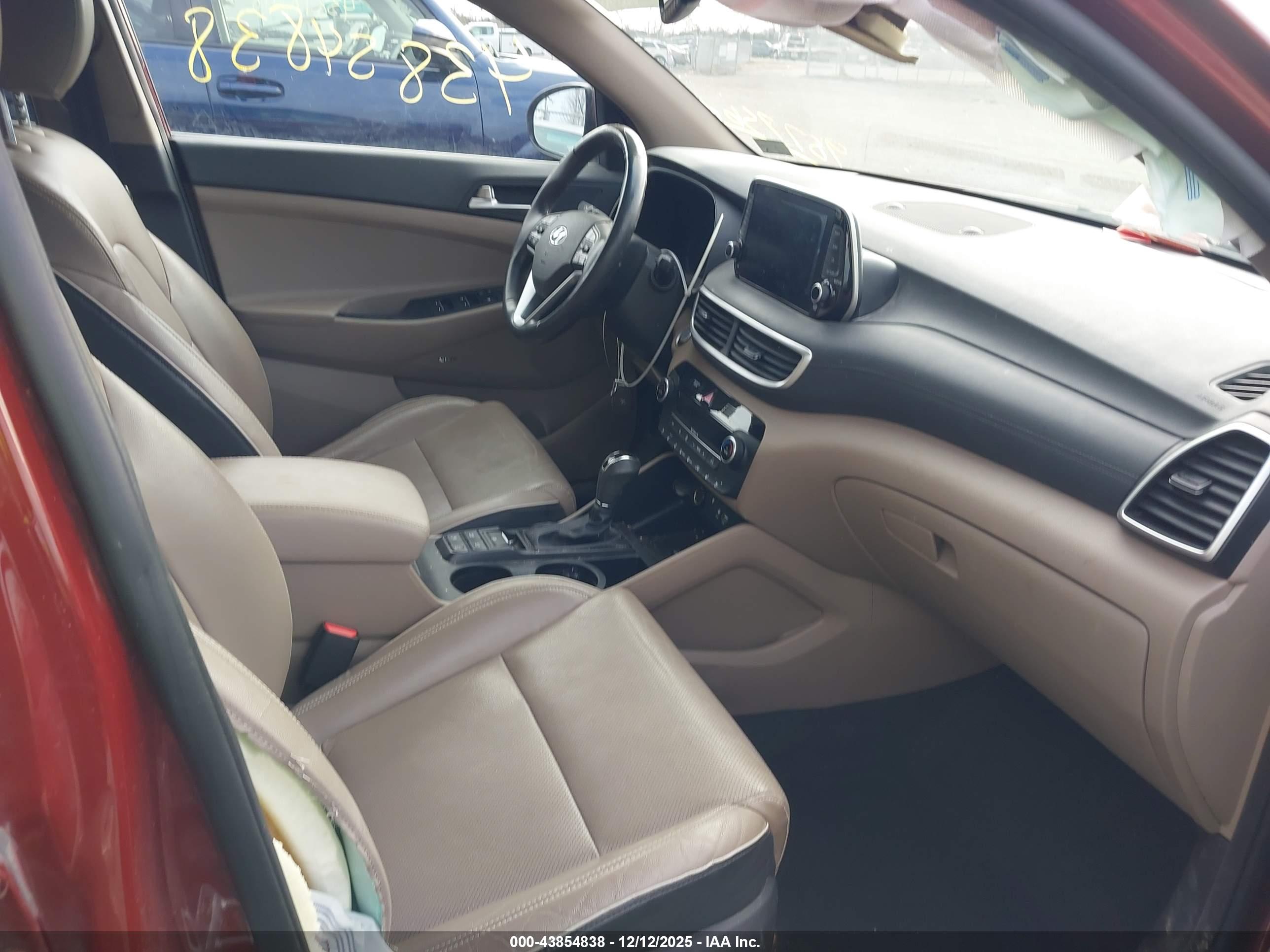 HYUNDAI TUCSON image 5