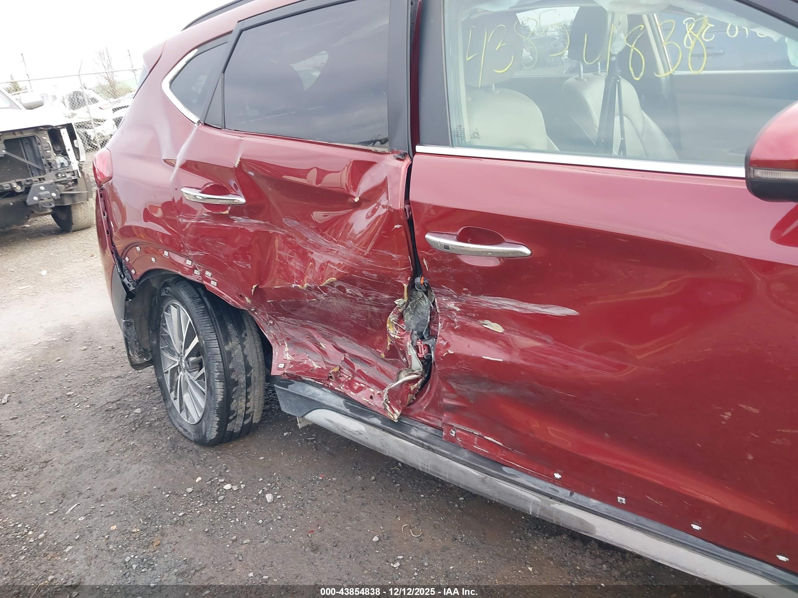 HYUNDAI TUCSON image 6