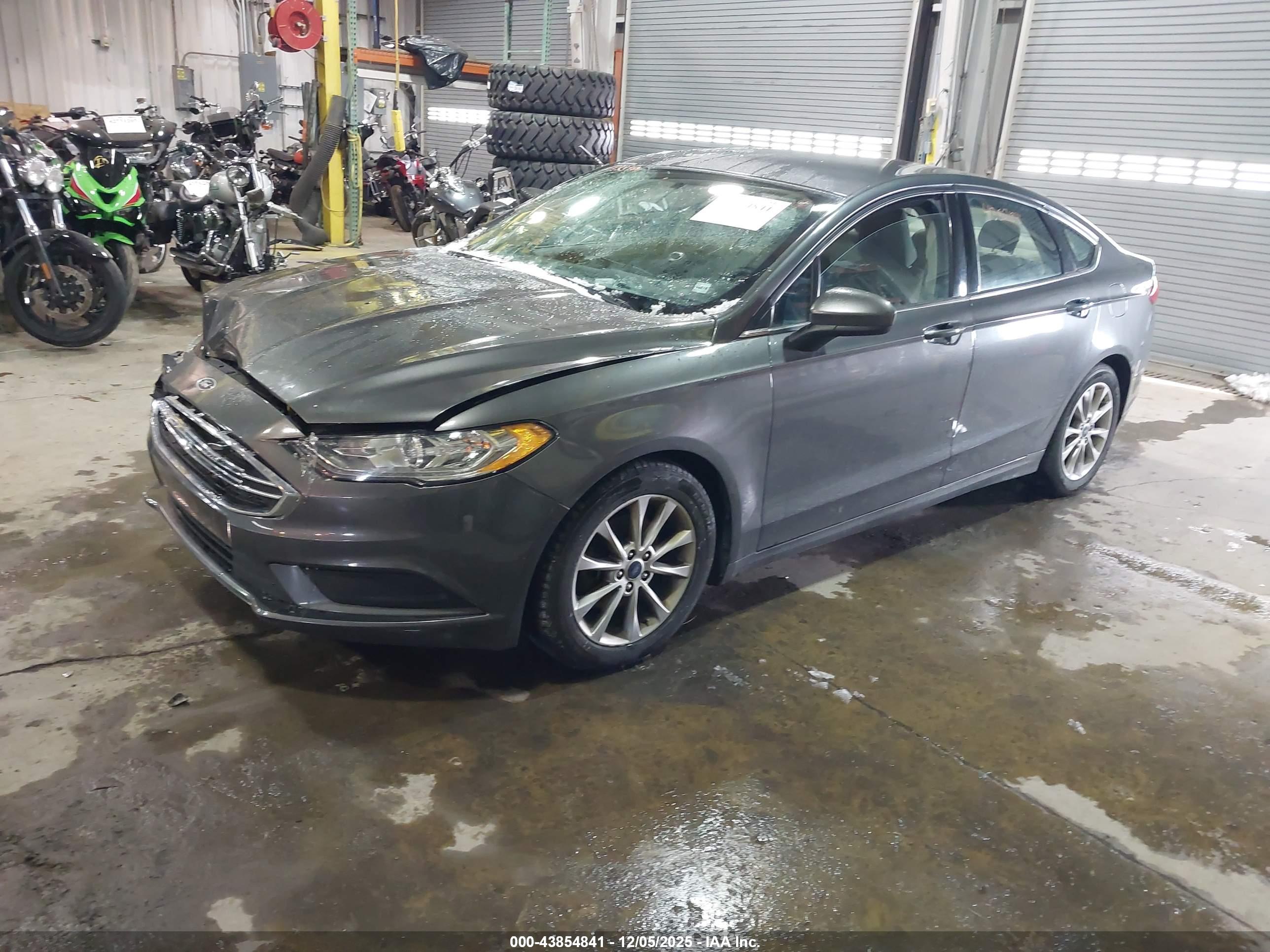 FORD FUSION image 2