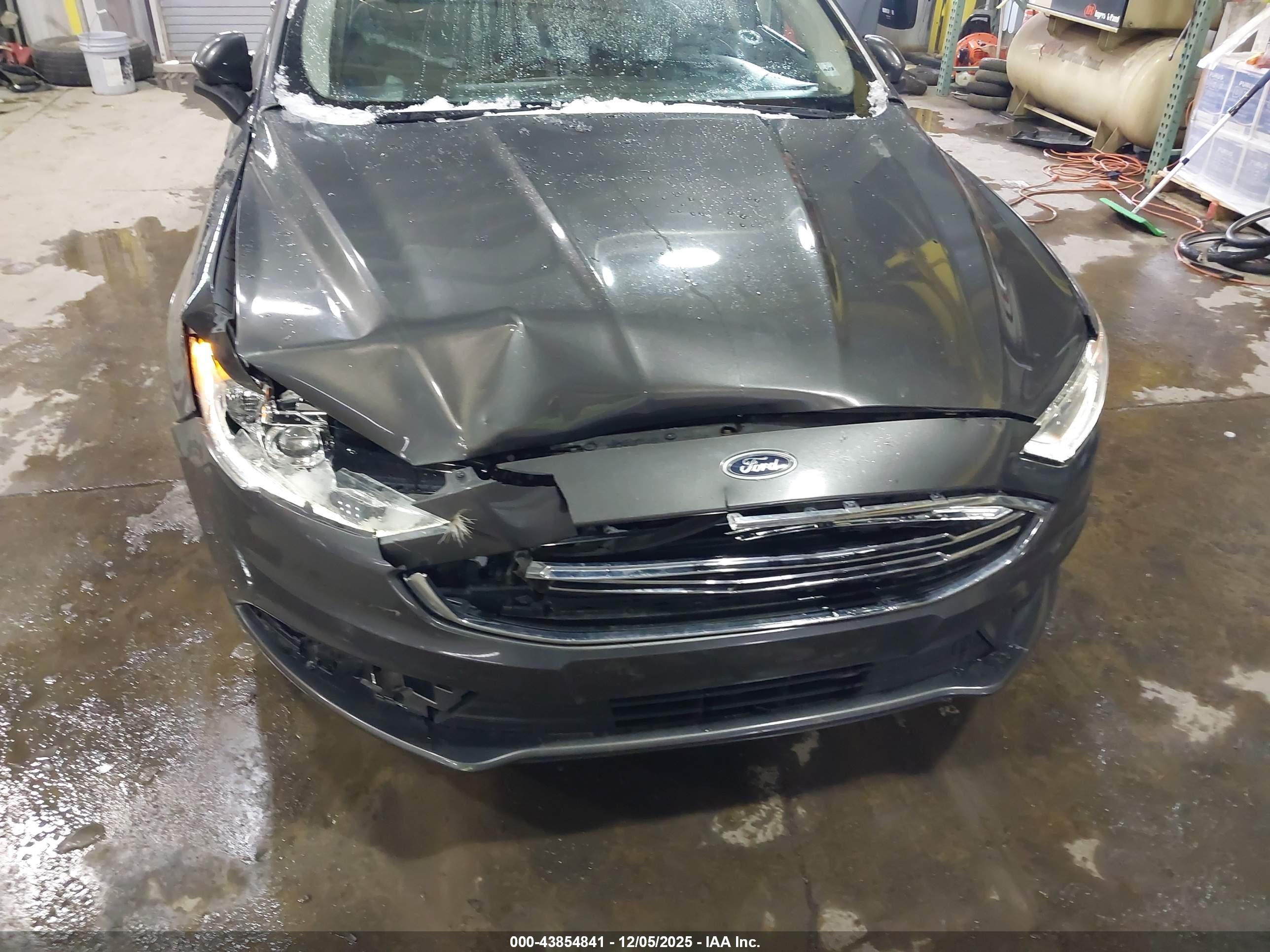 FORD FUSION image 6
