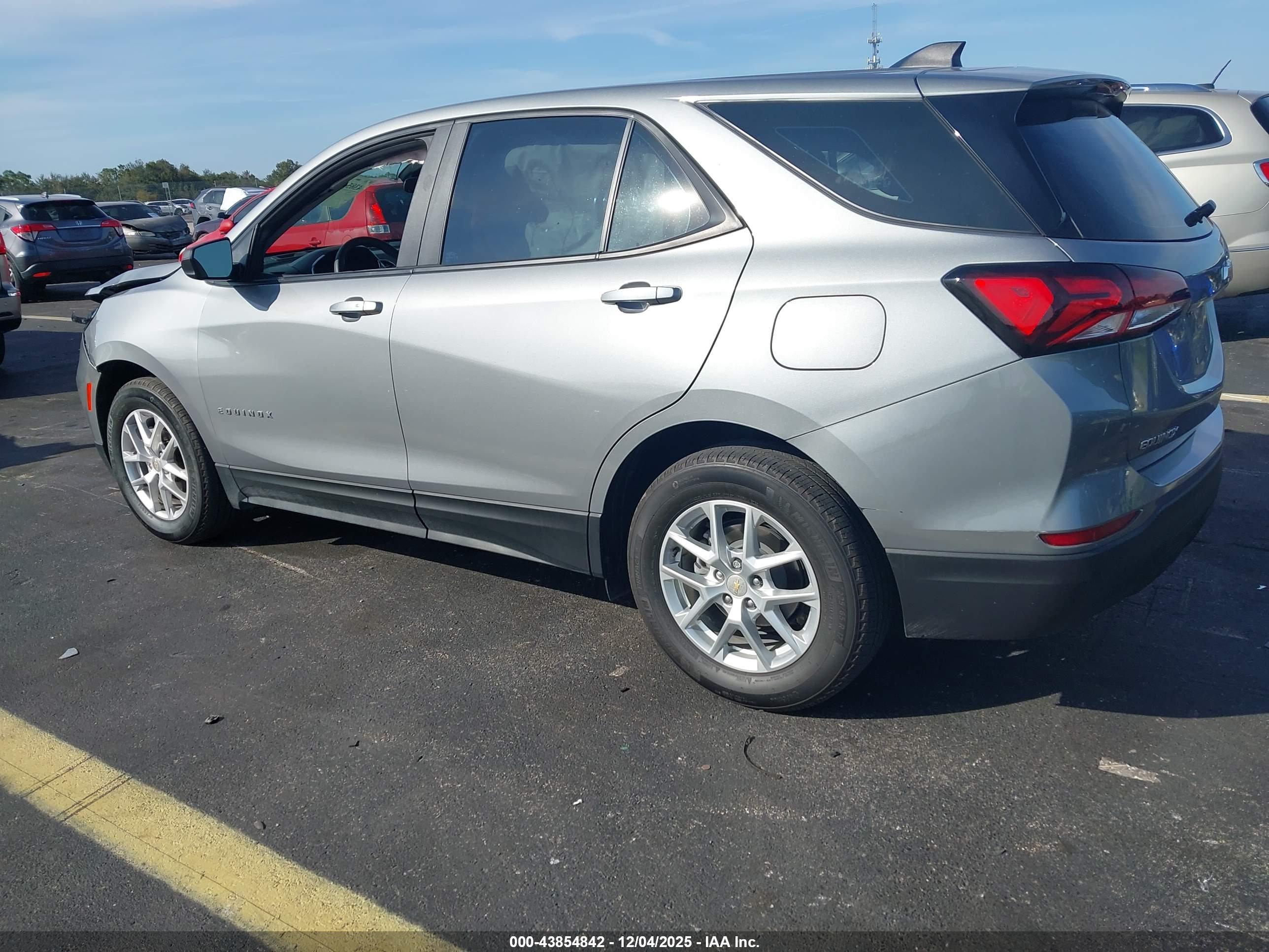CHEVROLET EQUINOX image 3