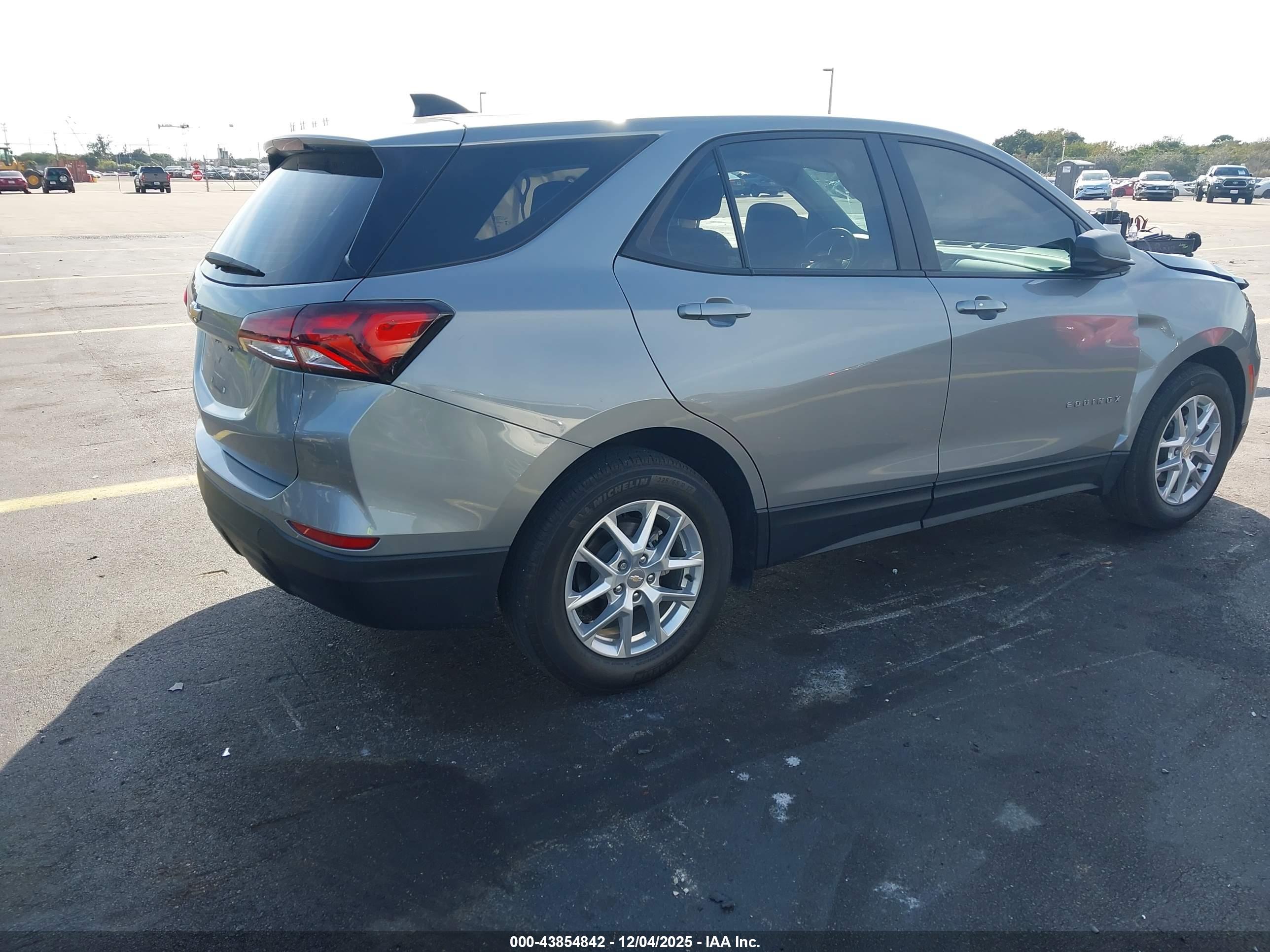 CHEVROLET EQUINOX image 4