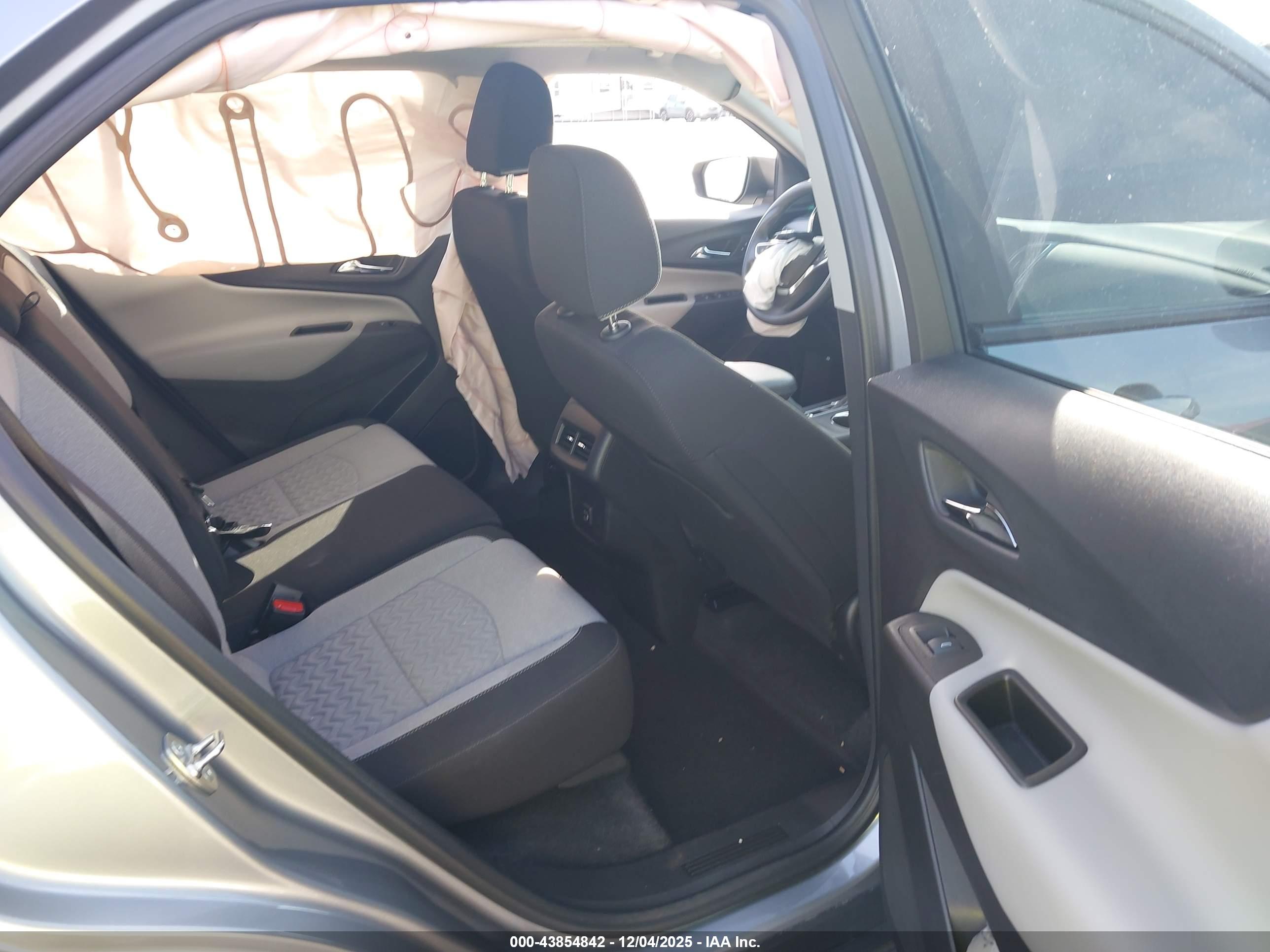 CHEVROLET EQUINOX image 8