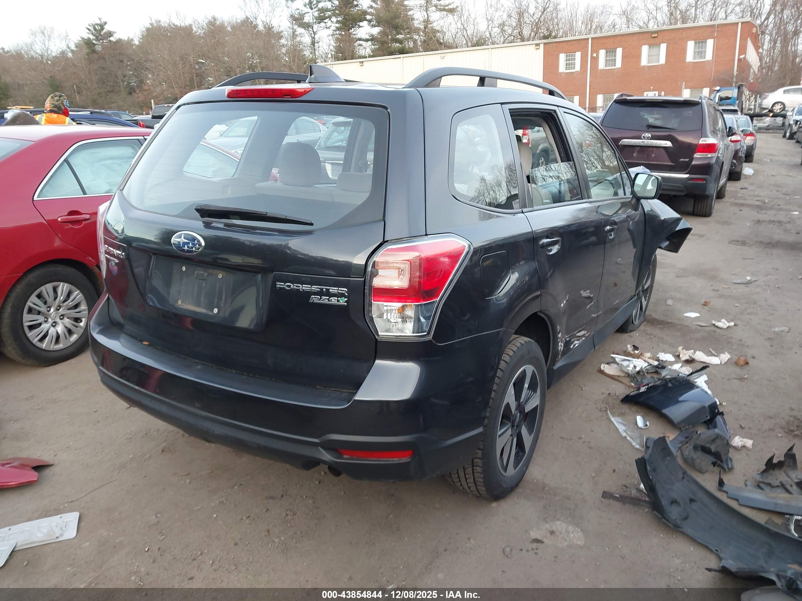 SUBARU FORESTER image 4