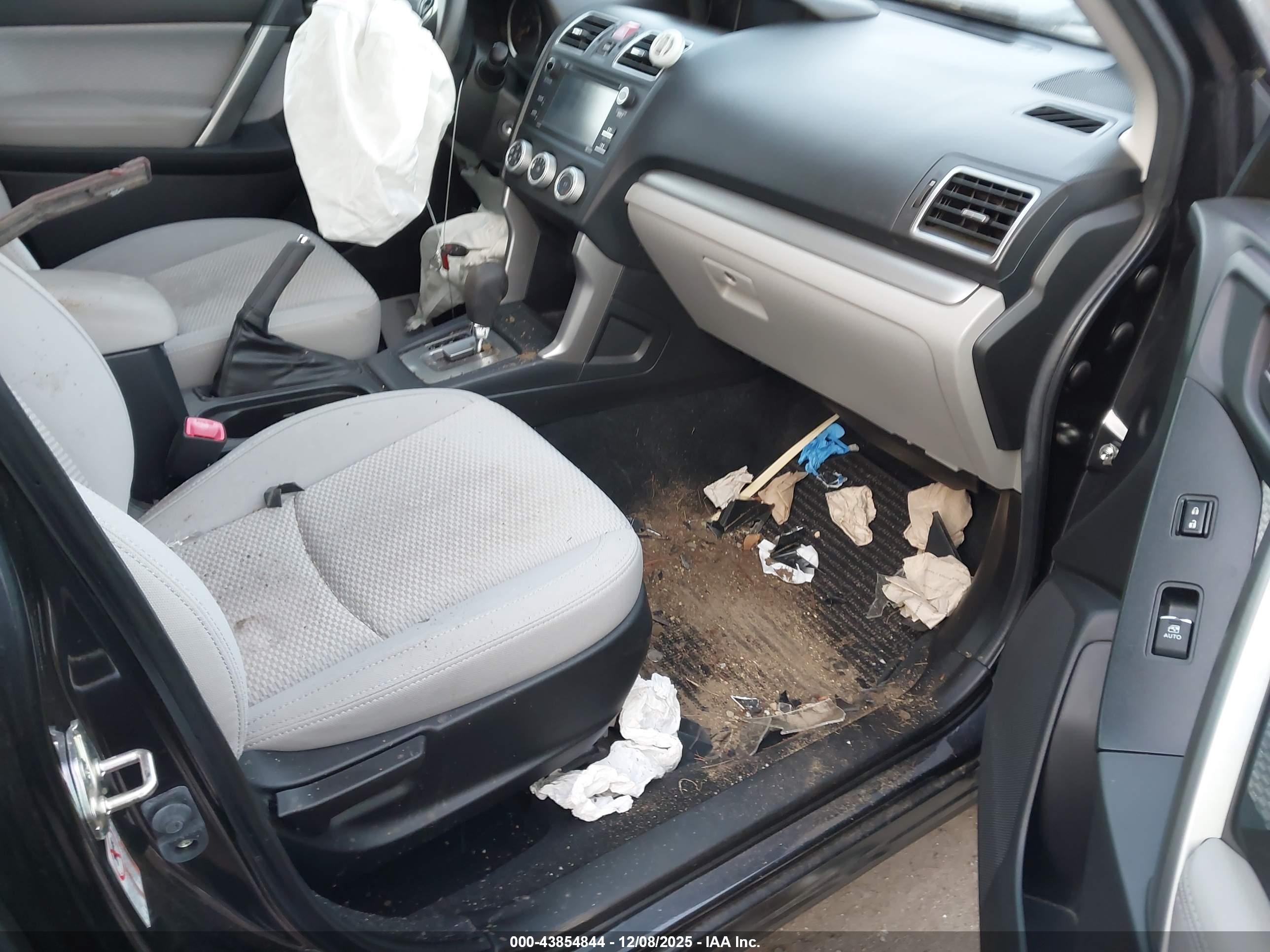SUBARU FORESTER image 5