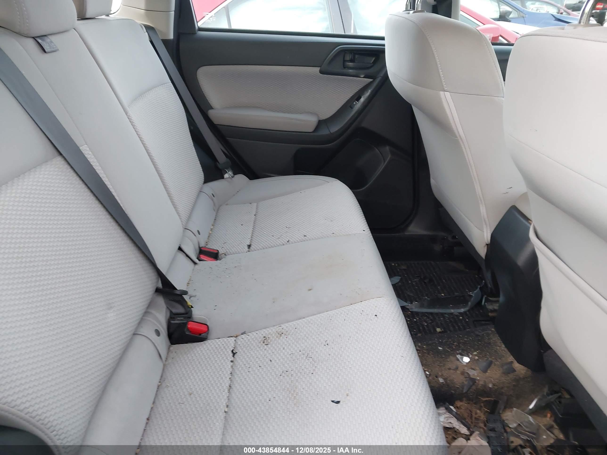 SUBARU FORESTER image 8