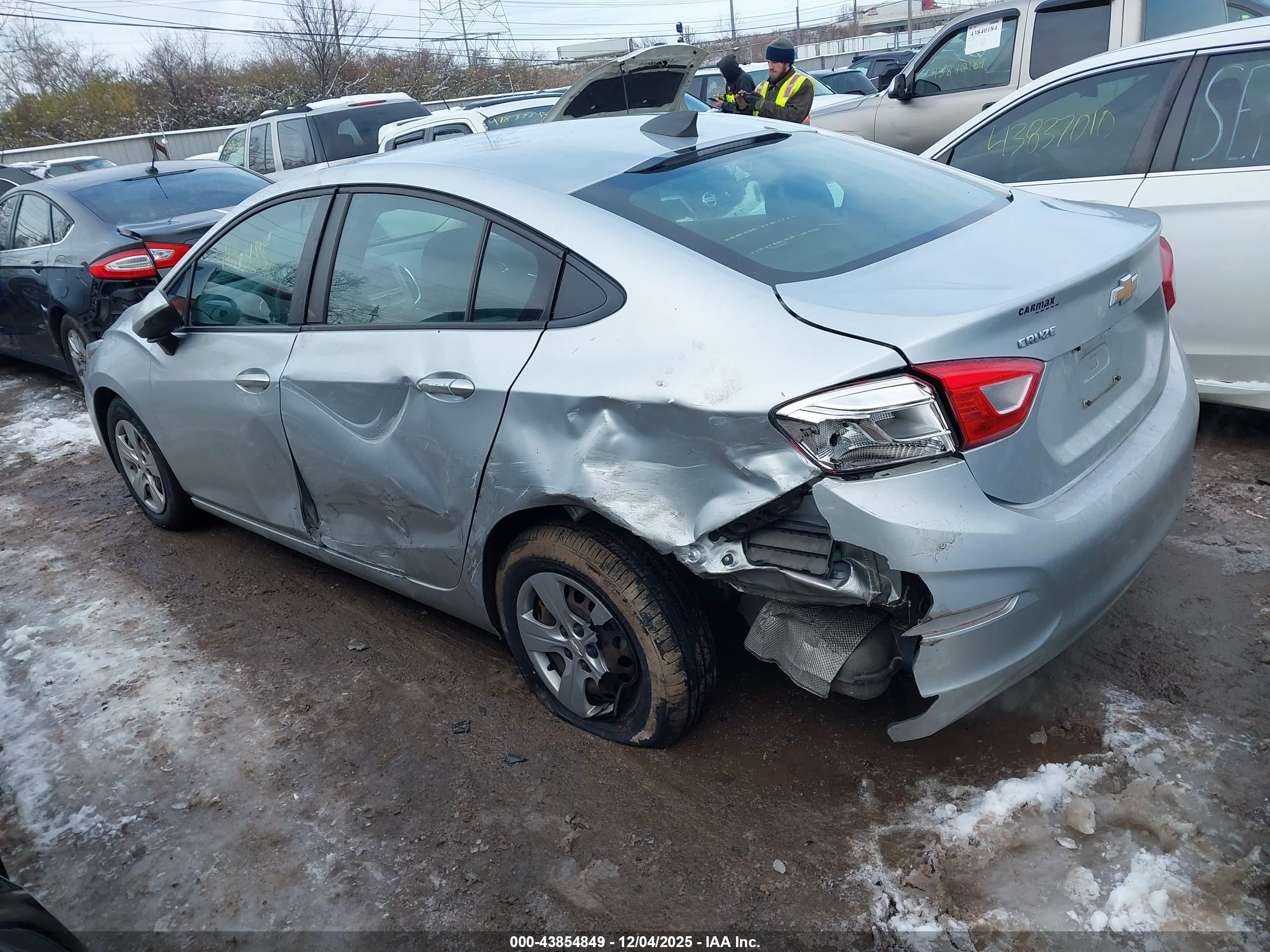 CHEVROLET CRUZE image 3