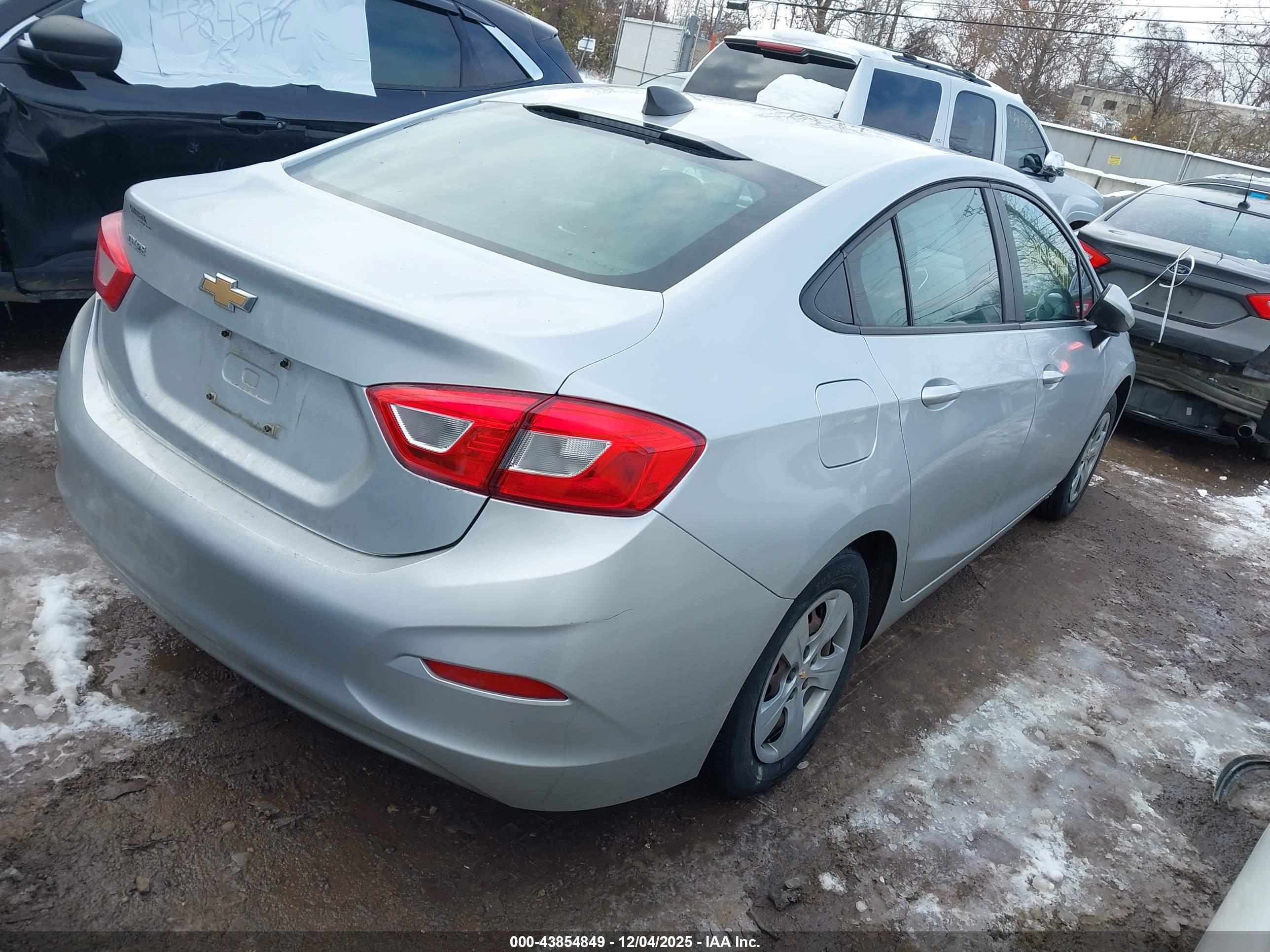 CHEVROLET CRUZE image 4