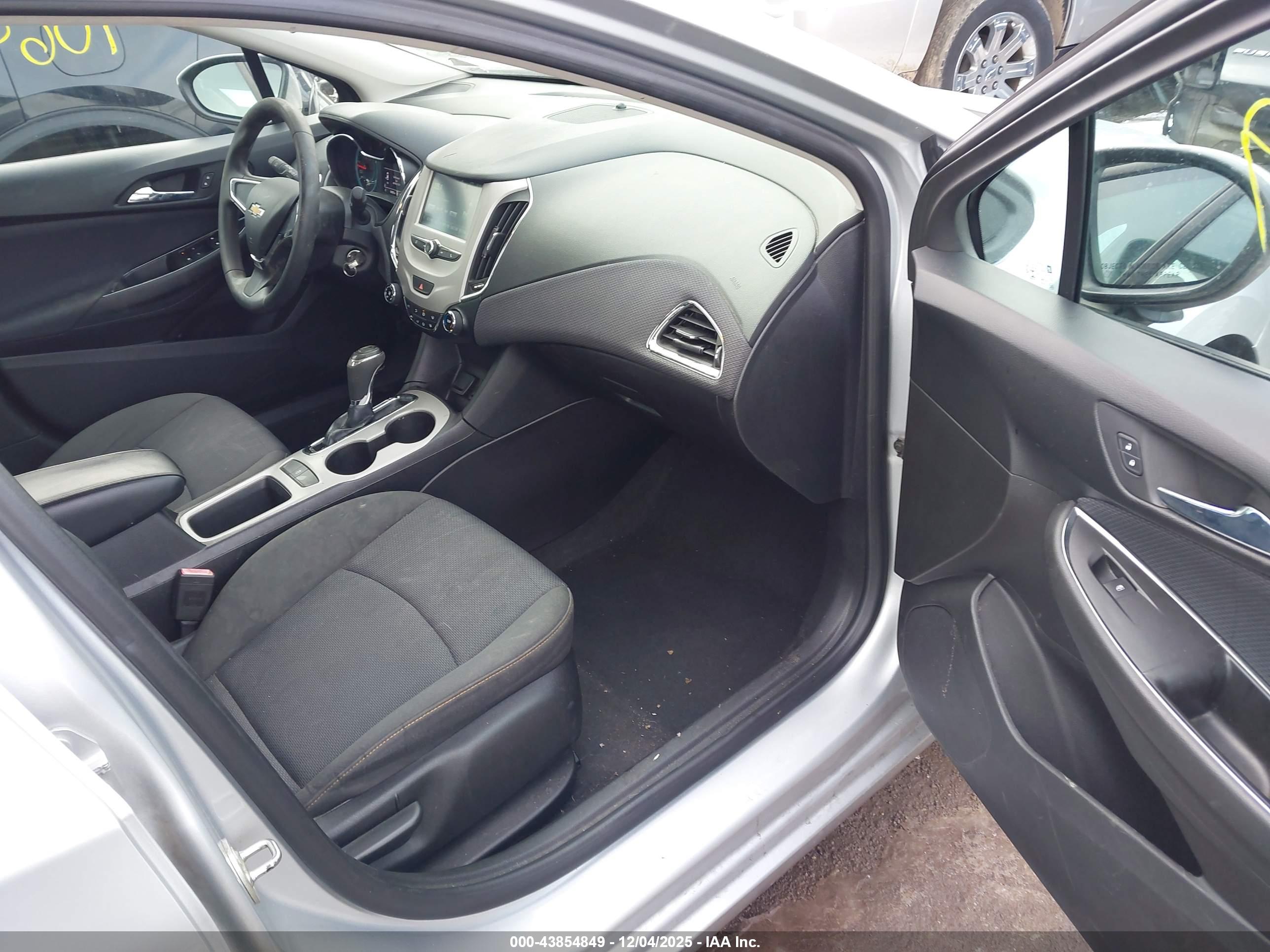 CHEVROLET CRUZE image 5