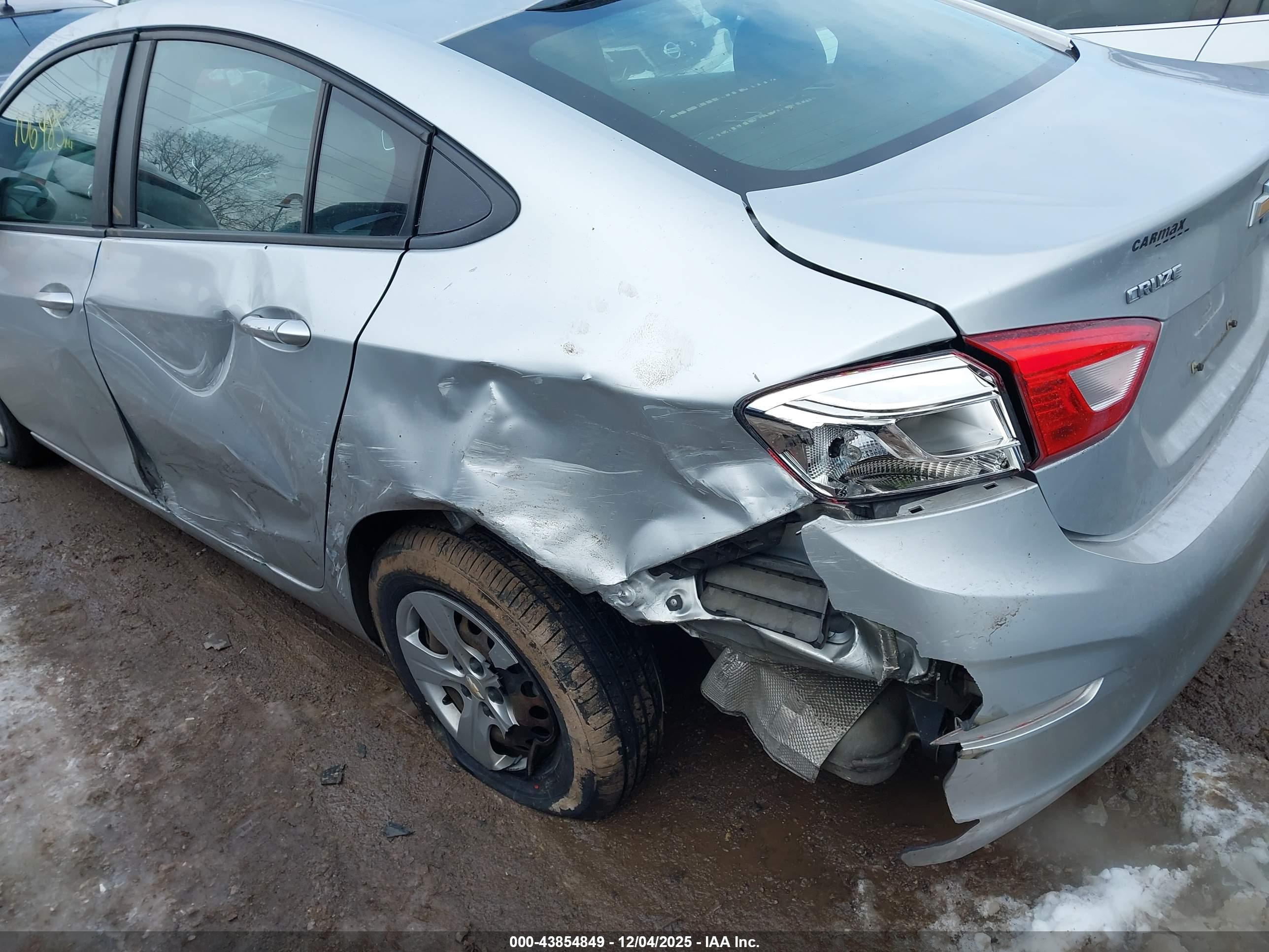 CHEVROLET CRUZE image 6