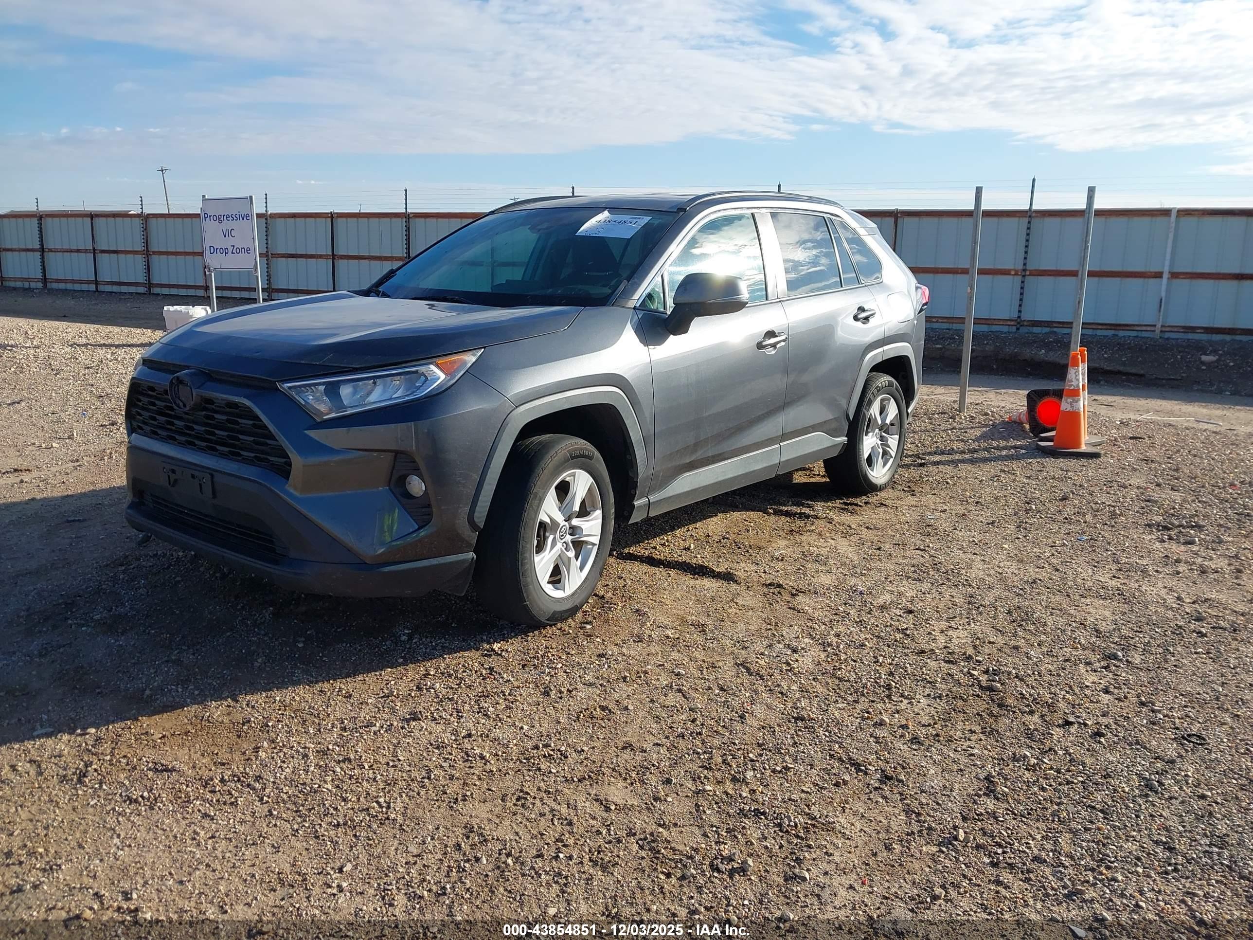TOYOTA RAV4 image 2