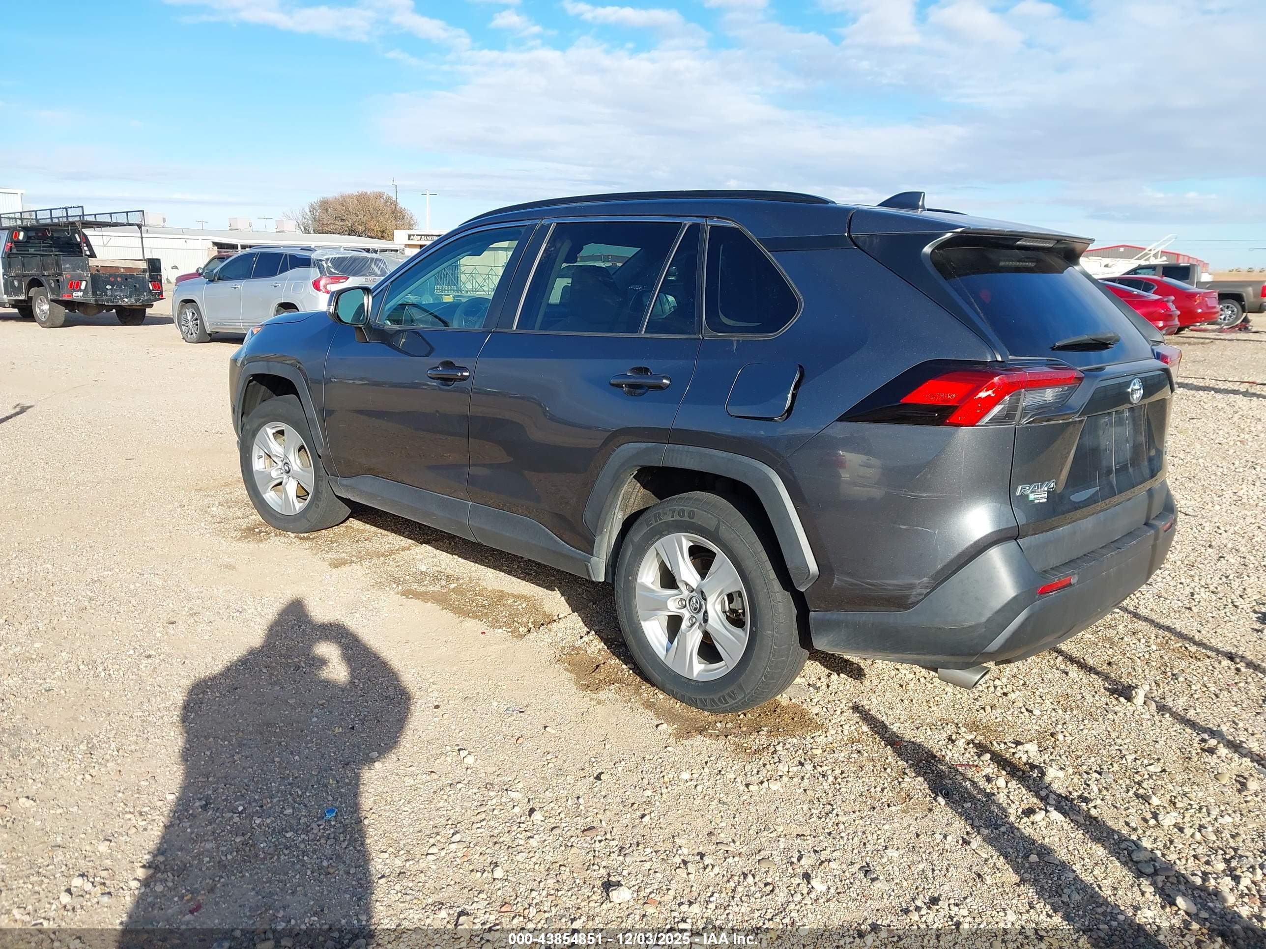 TOYOTA RAV4 image 3
