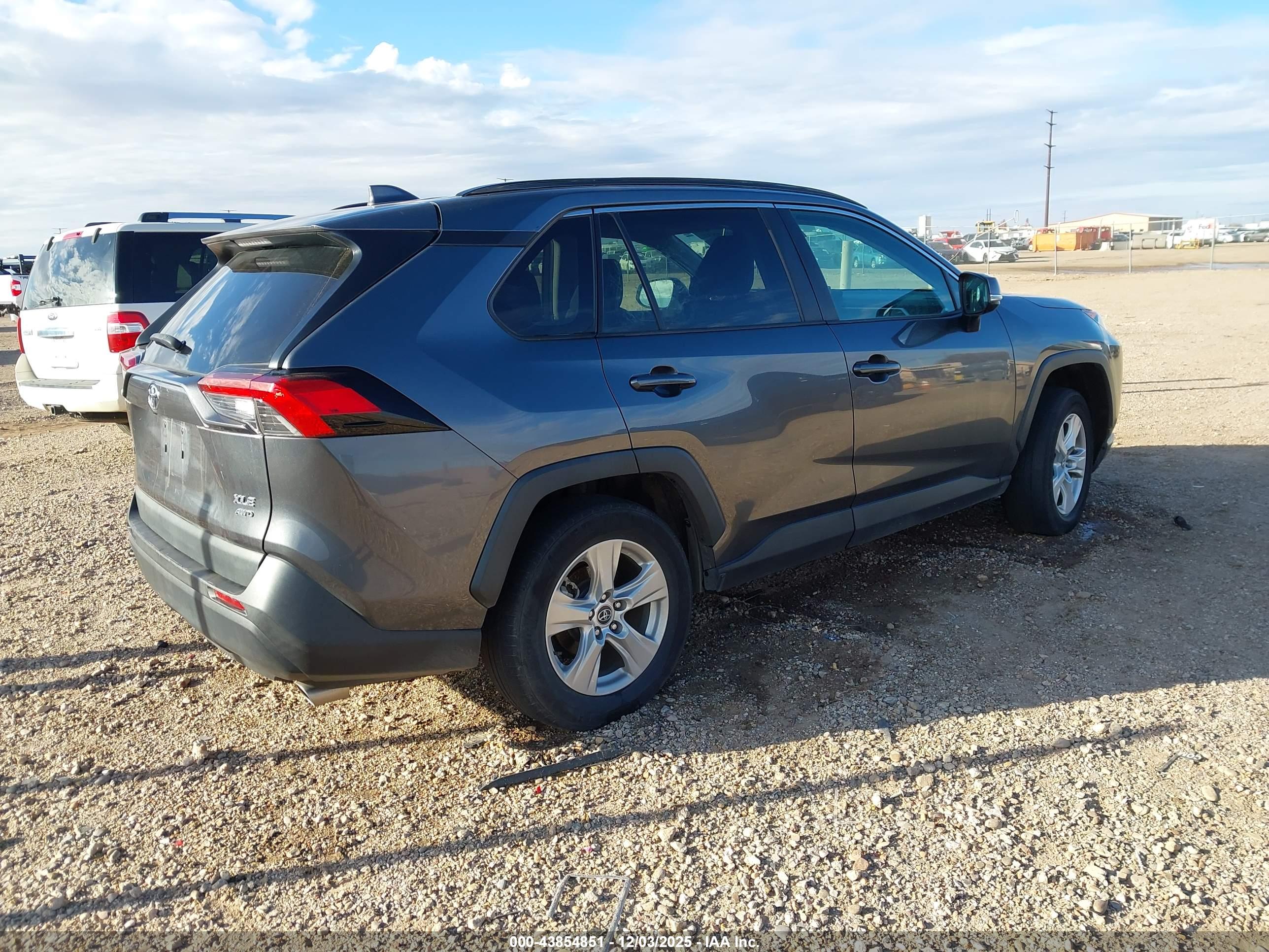 TOYOTA RAV4 image 4