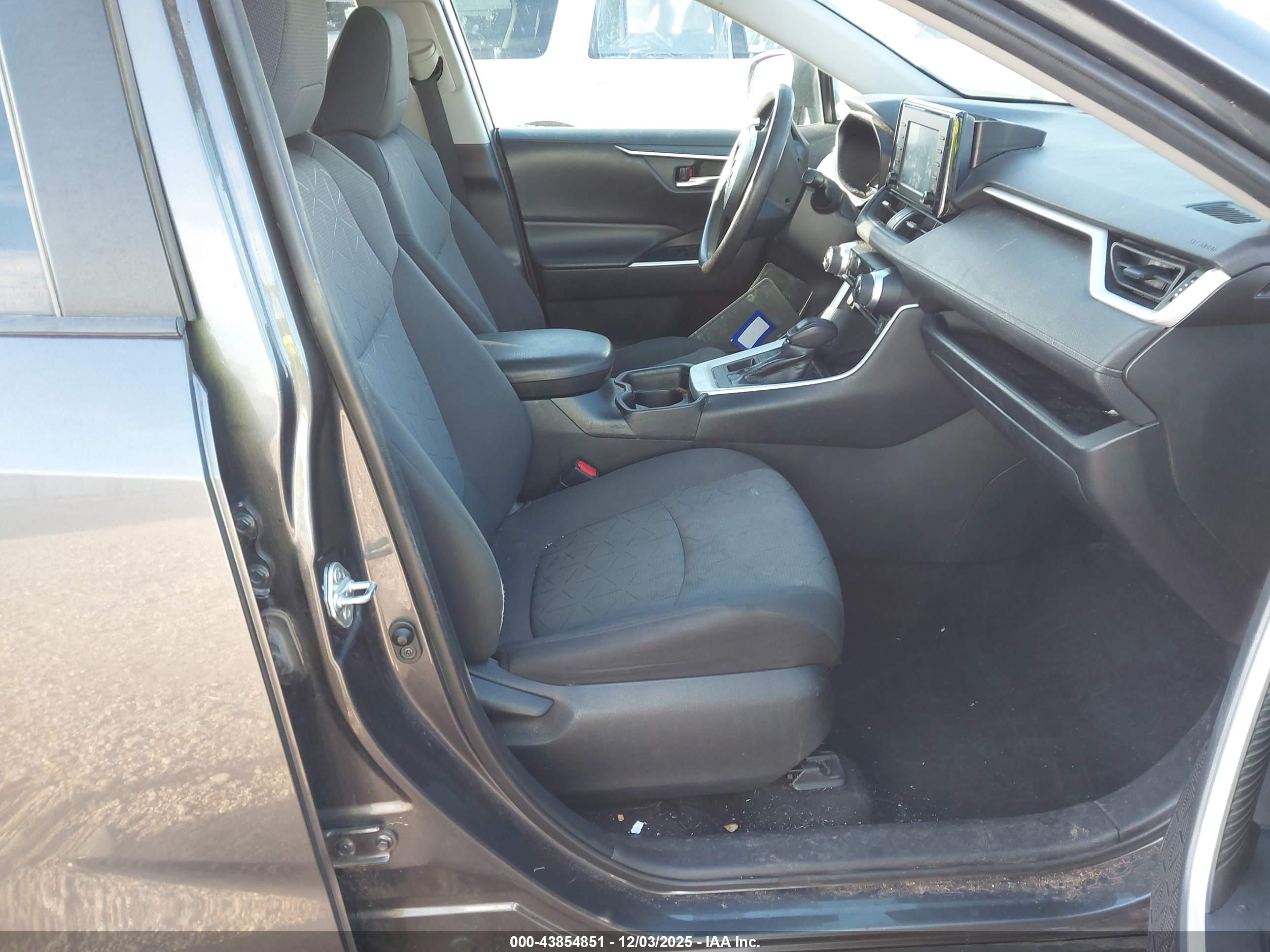 TOYOTA RAV4 image 5