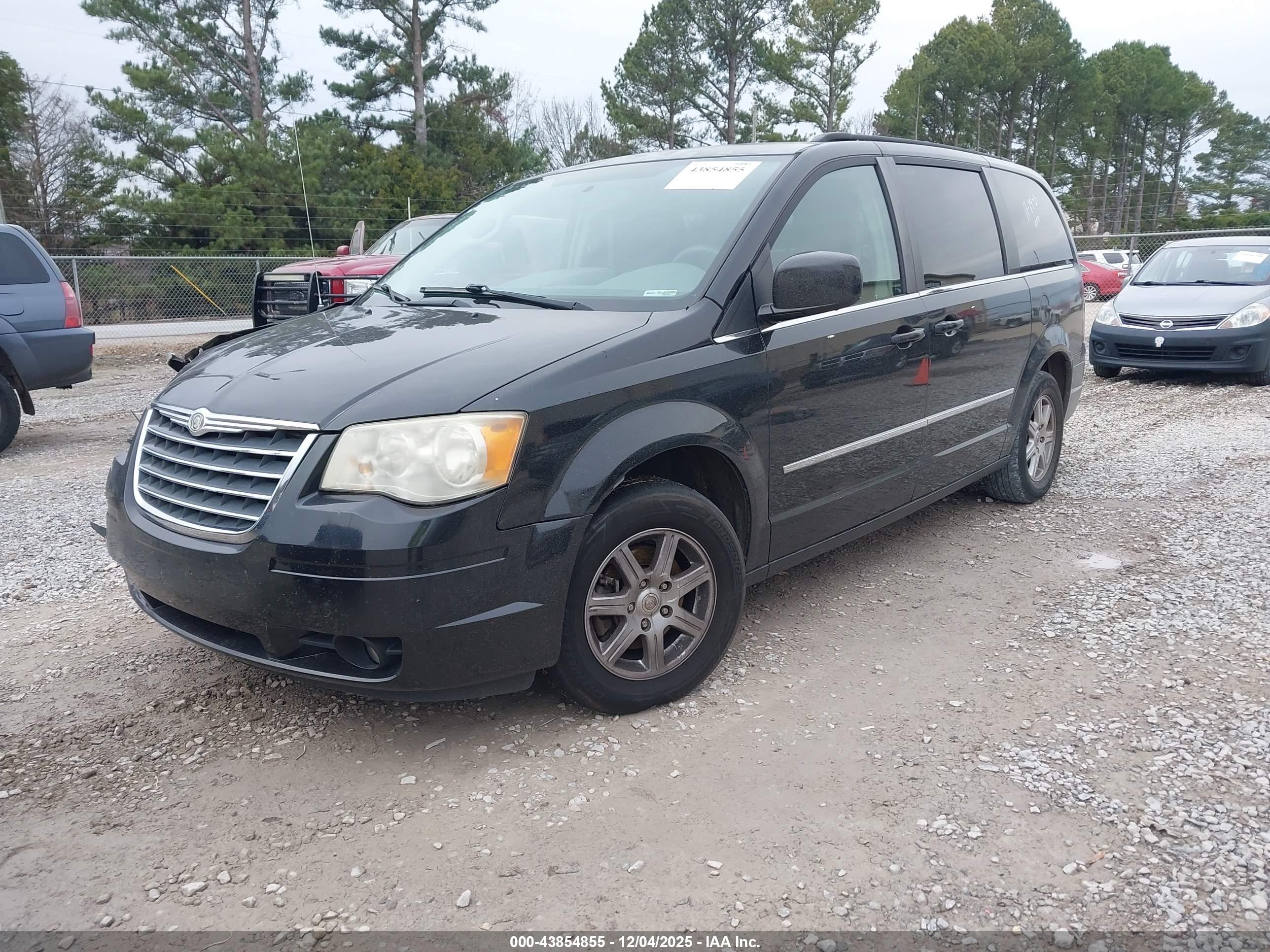 CHRYSLER TOWN image 2