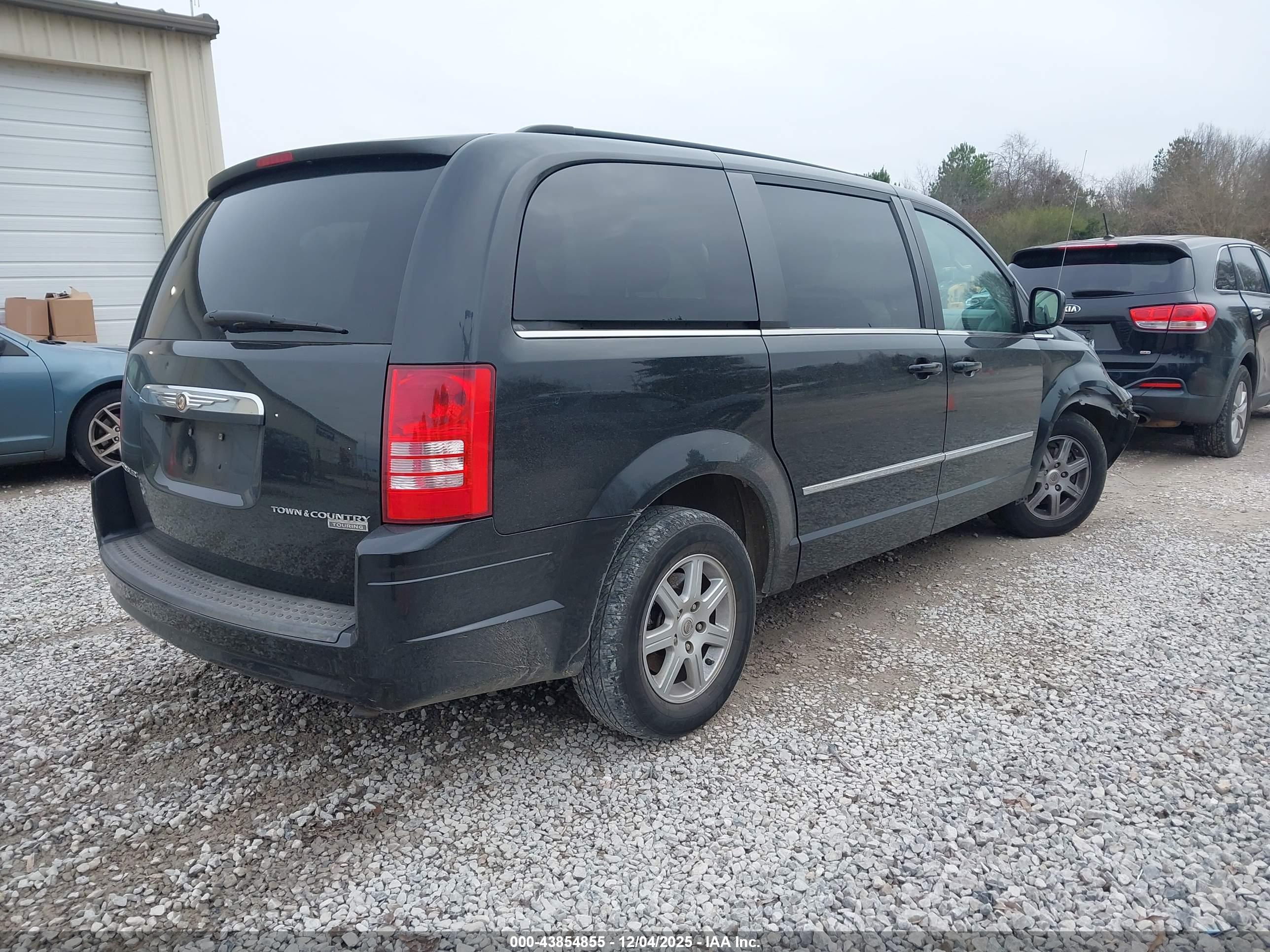CHRYSLER TOWN image 4