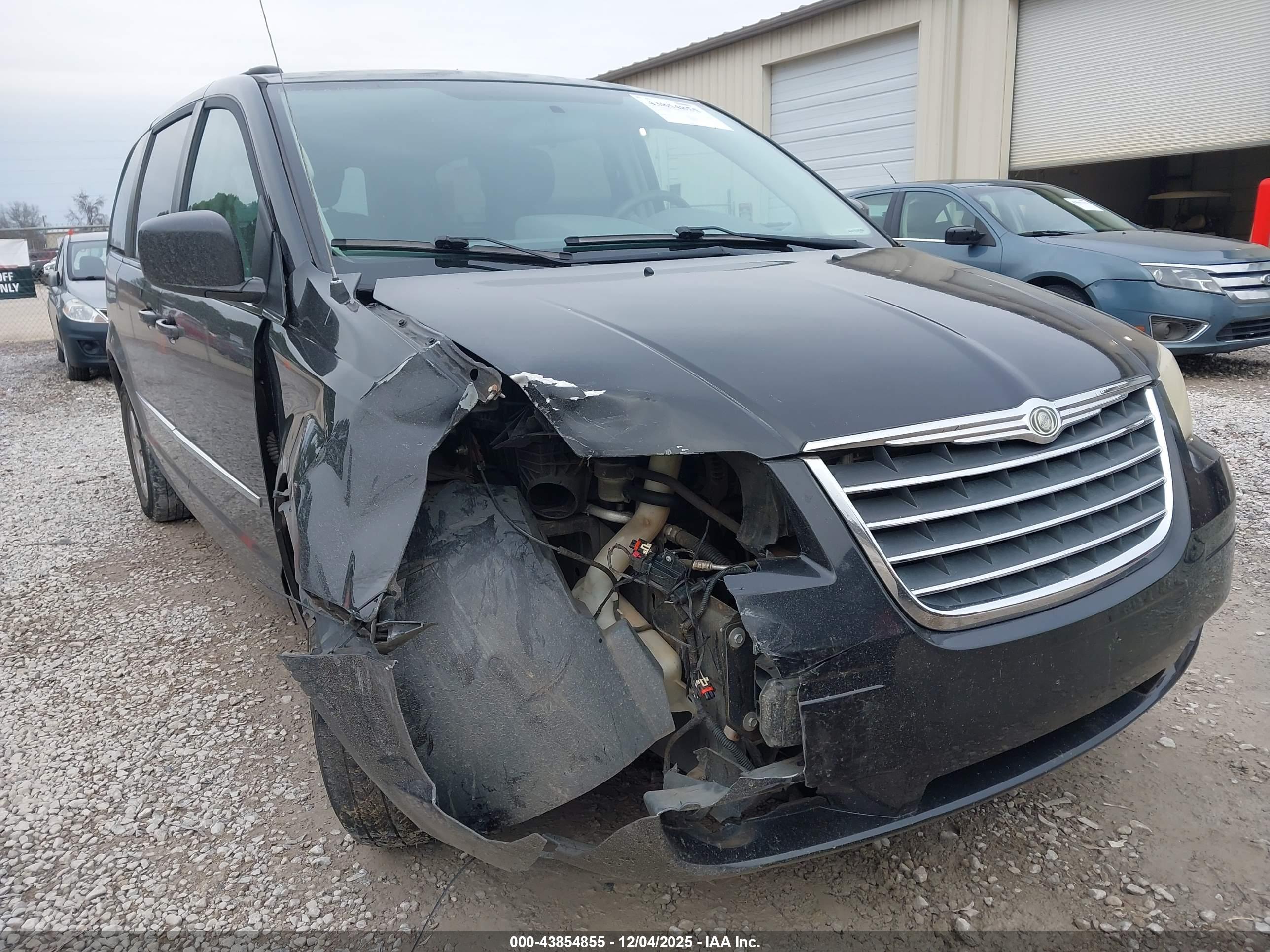 CHRYSLER TOWN image 6