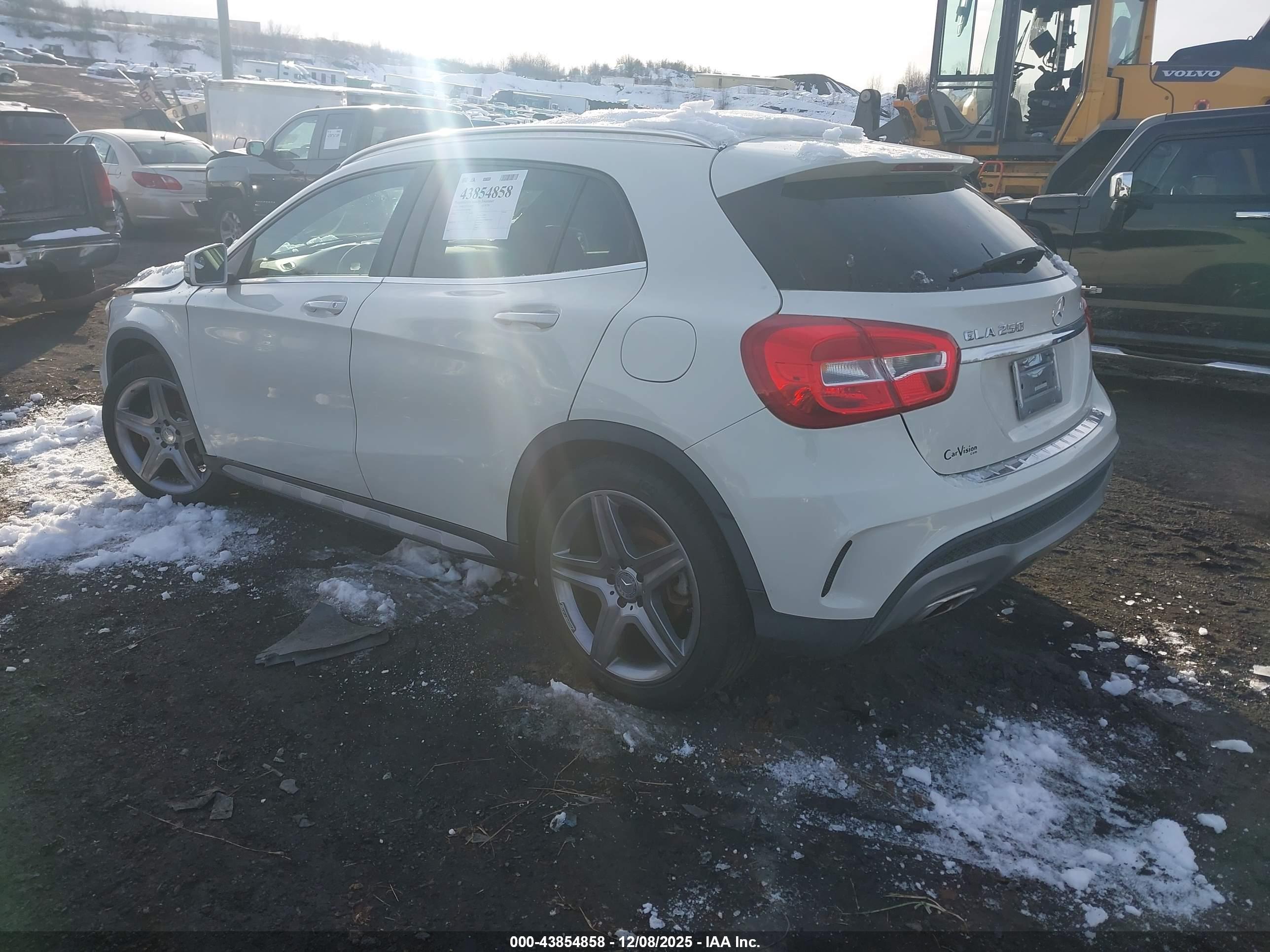 MERCEDES-BENZ GLA image 3