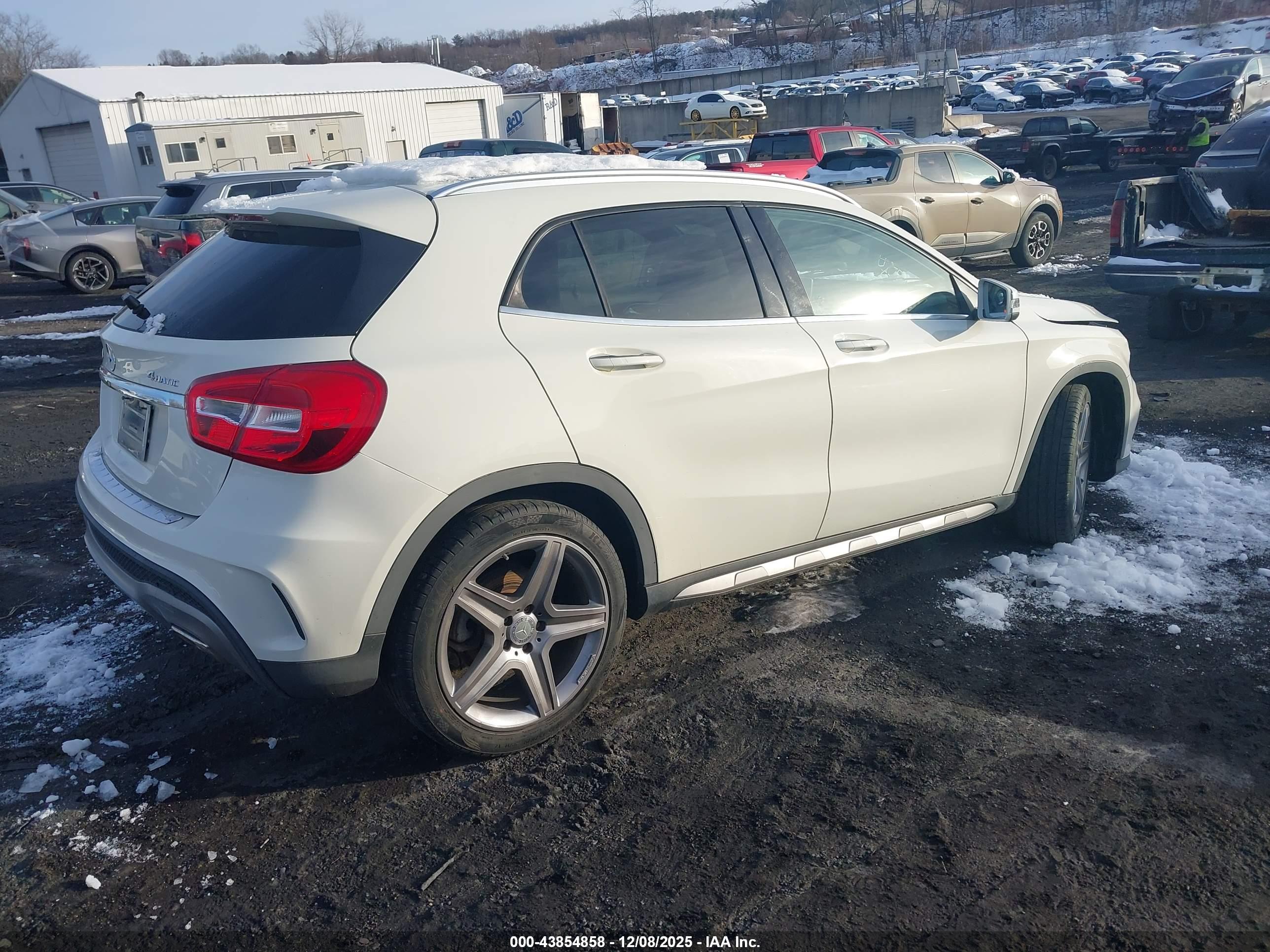 MERCEDES-BENZ GLA image 4