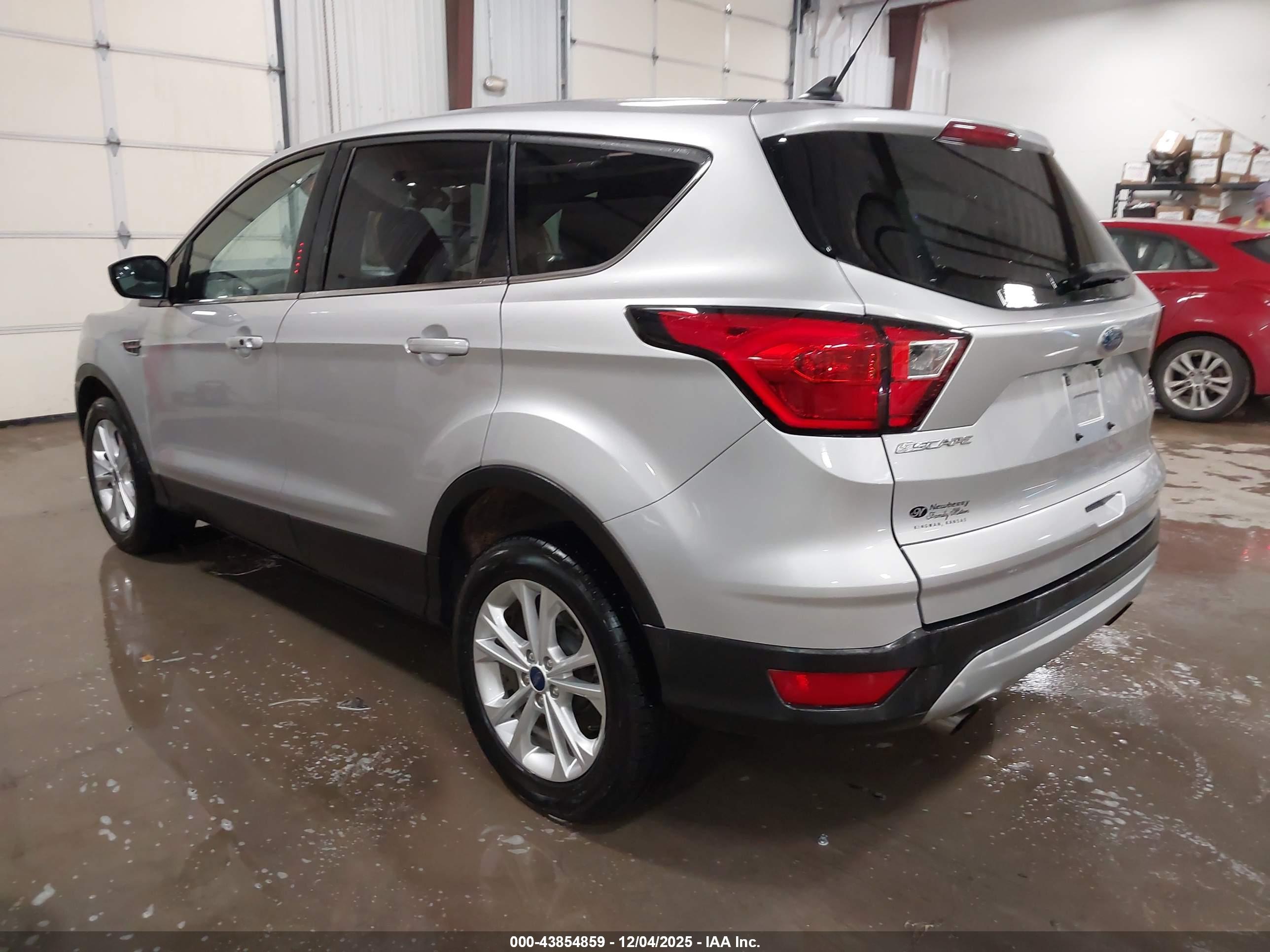 FORD ESCAPE image 3